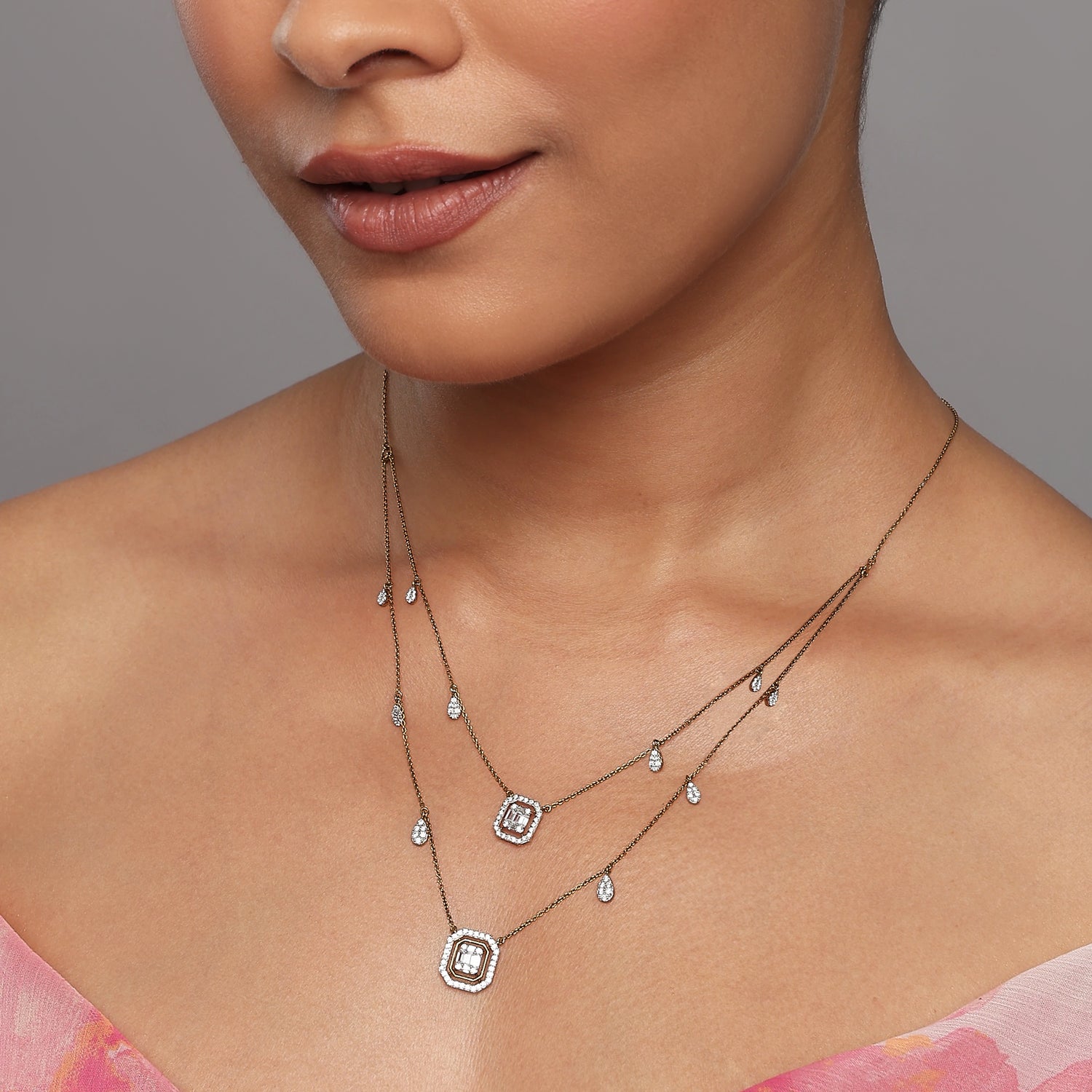 Elegant Double Layered Necklace With Droplets
