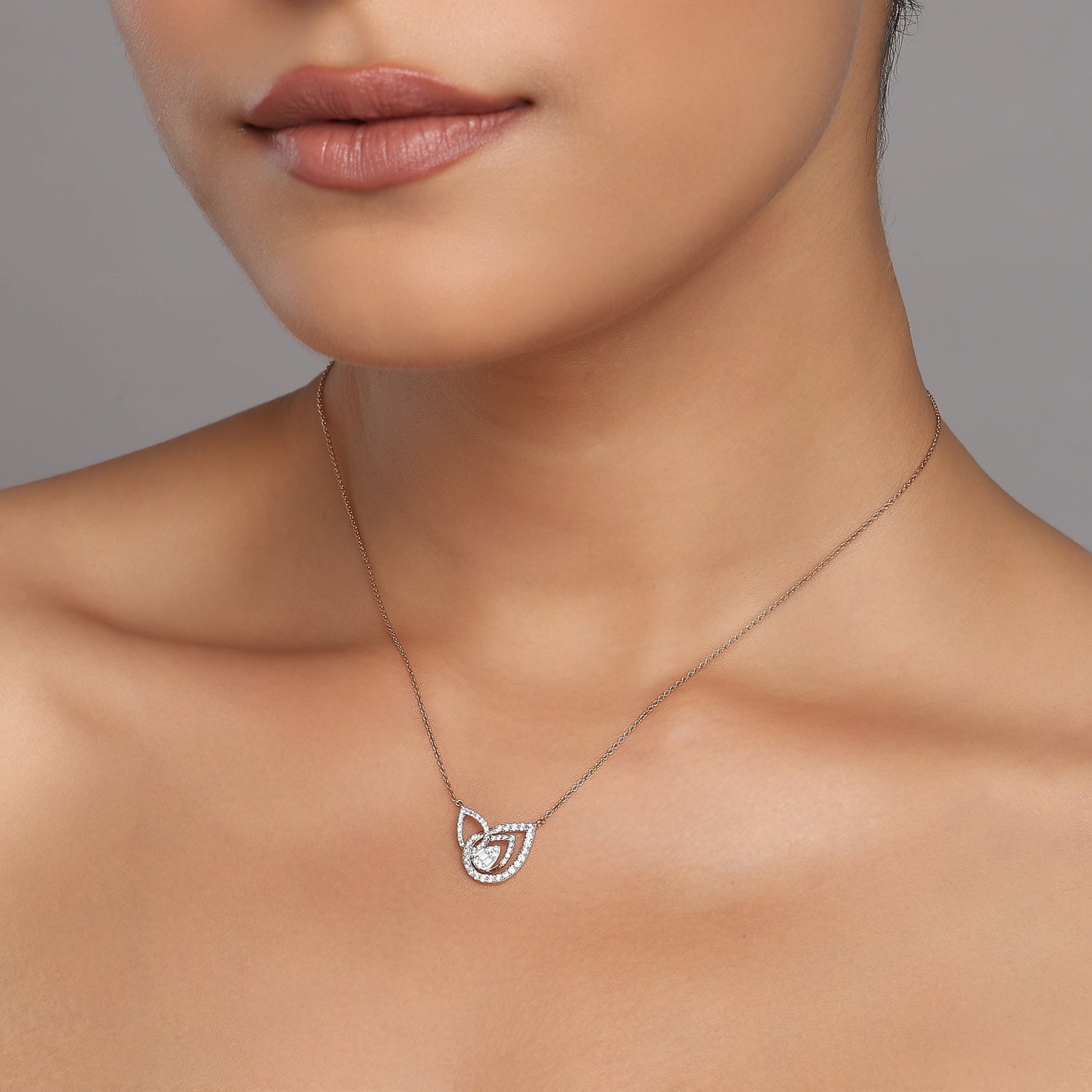 Elegant Golden Triple Leaf Motif Necklace With Shimmering Petal Accents