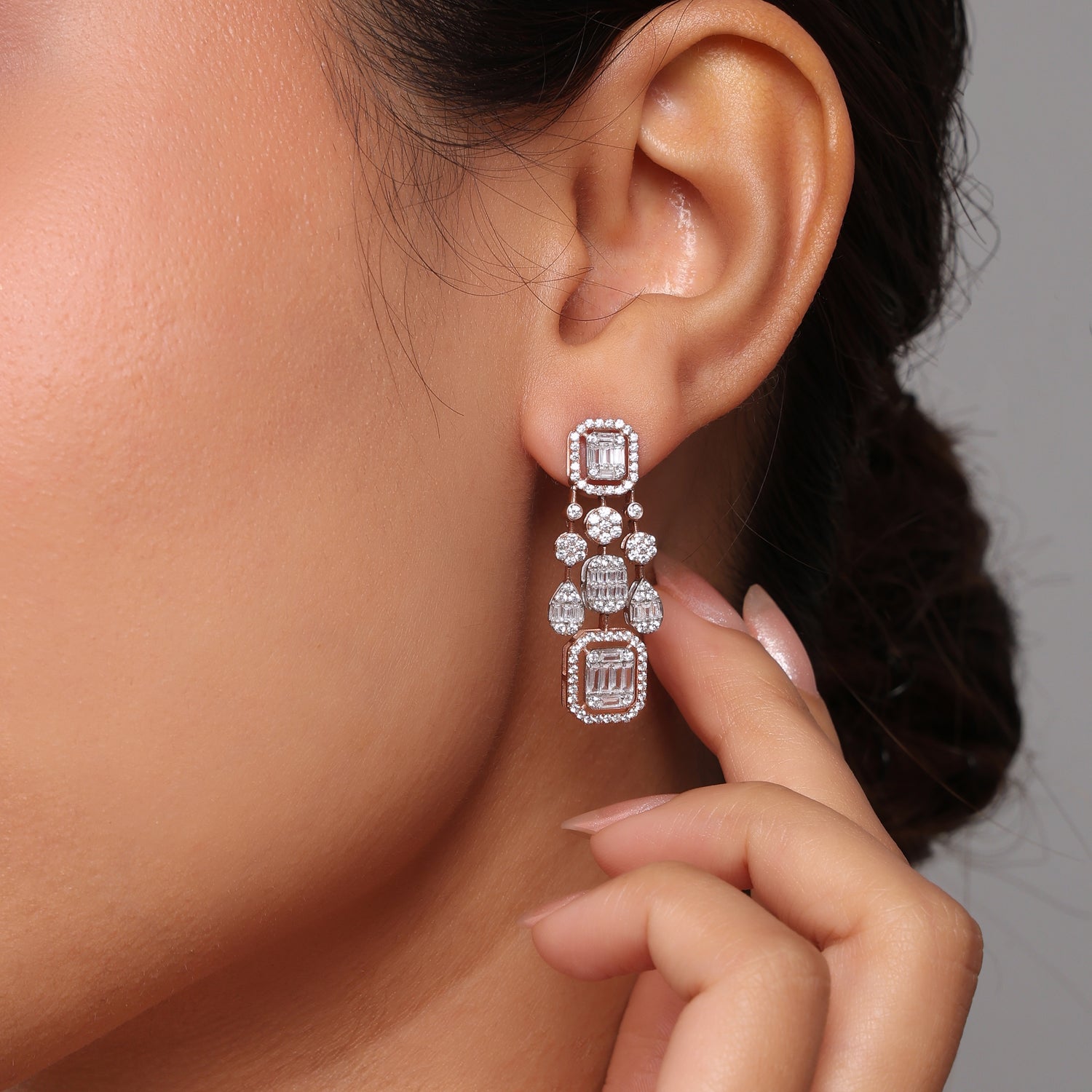 Radiant Chandelier Drop Earrings with Geometric and Classic Detailing