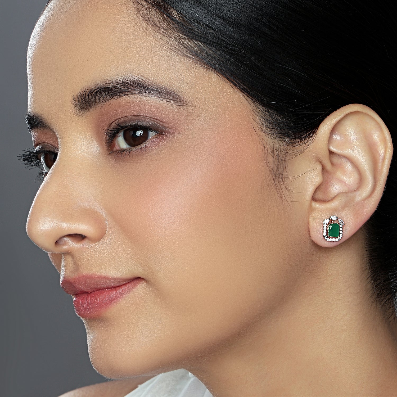 Radiant Frame Stud Earrings with Regal Symmetry and Grace