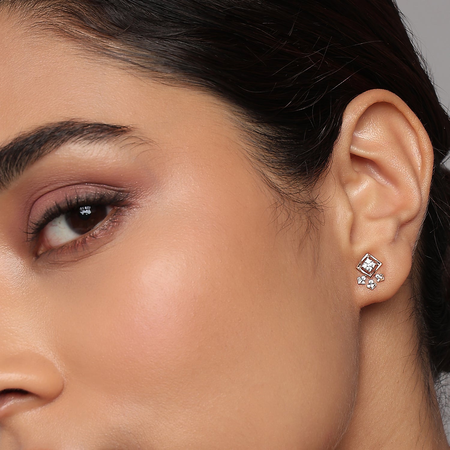 Exquisite Geometric Rhombus Stud Earrings With Shimmering Floral Charm Drops