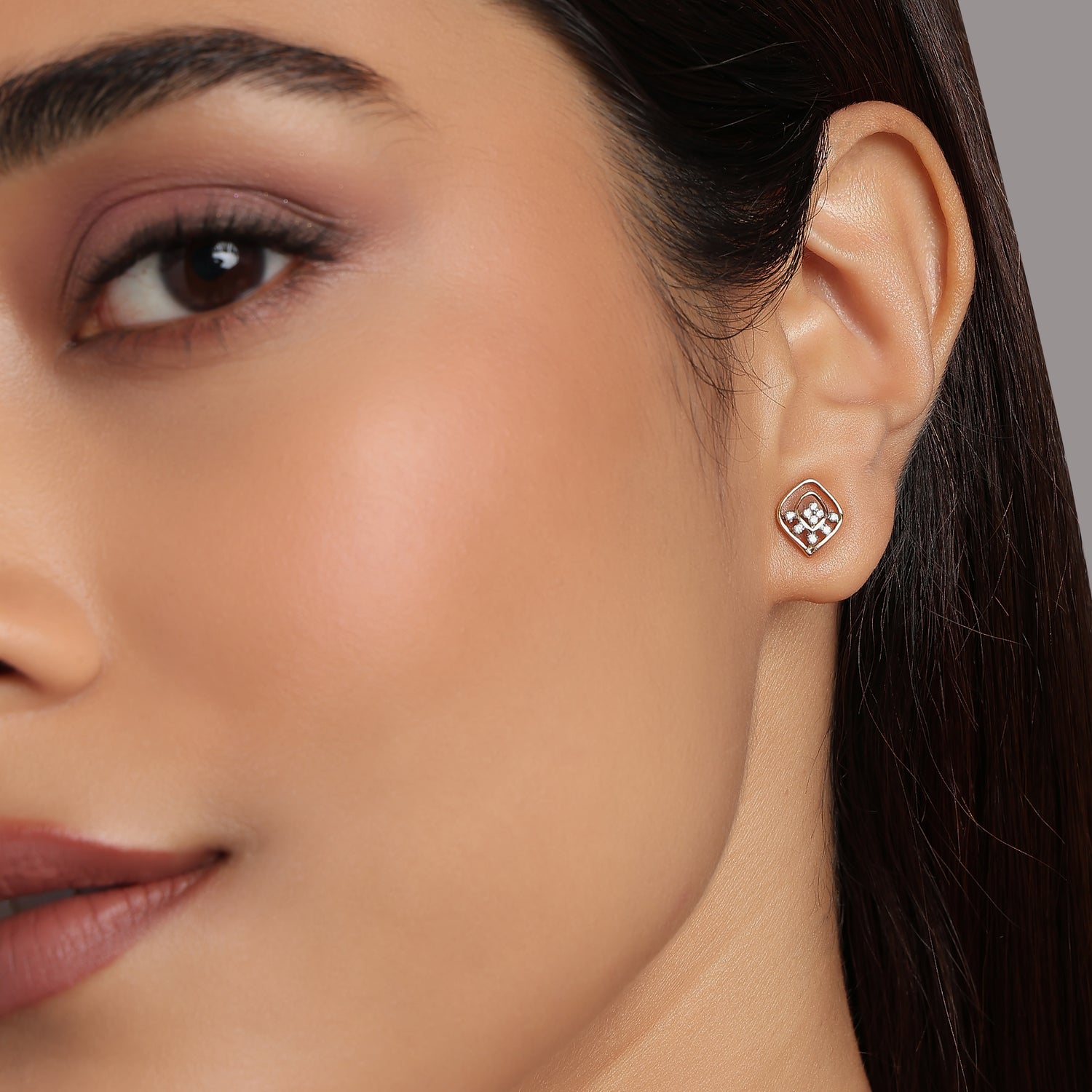 Radiant Floral Leaf Motif Stud Earrings for Timeless Feminine Charm