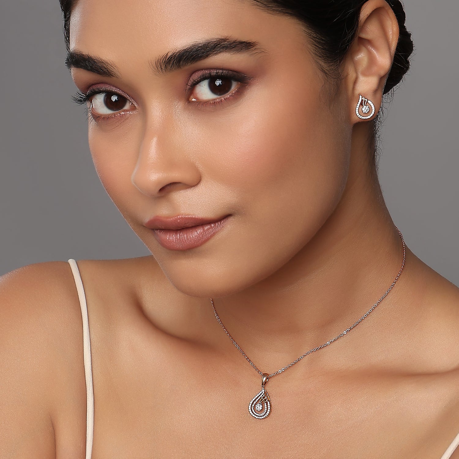 Graceful Layered Teardrop Pendant and Drop Earring Set