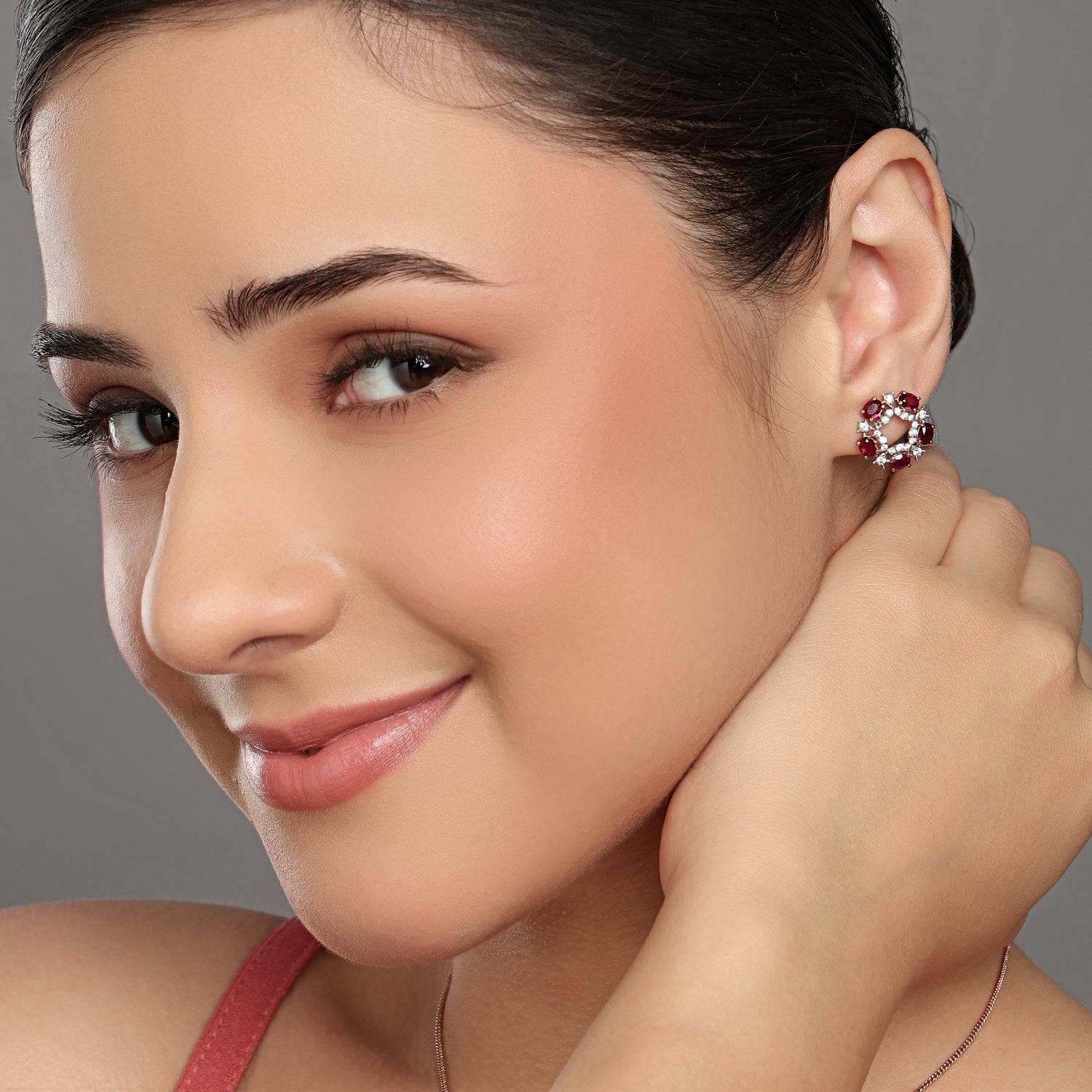 Romantic Floral Circle Stud Earrings with Graceful Sparkle