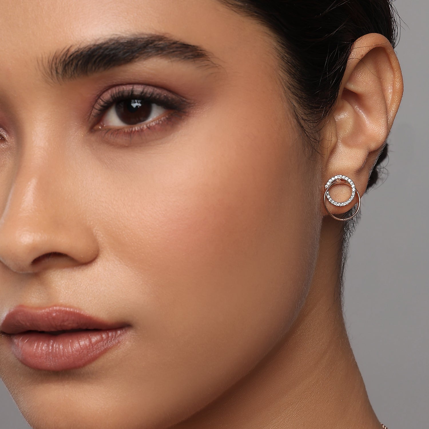 Radiant Interlocking Double Circle Stud Earrings With Shimmering Pave Accents