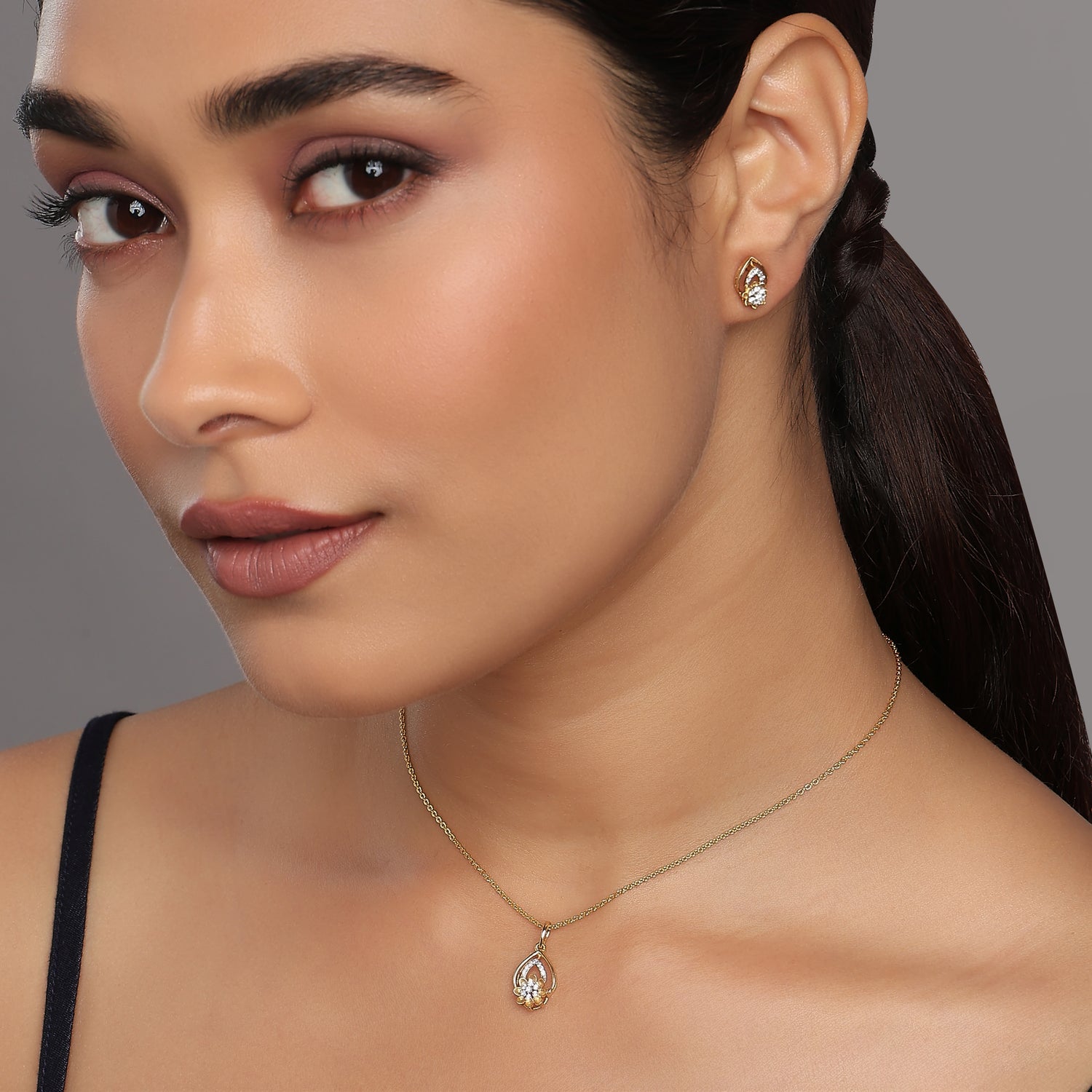 Enchanting Floral Teardrop Pendant and Stud Earrings Jewelry Set
