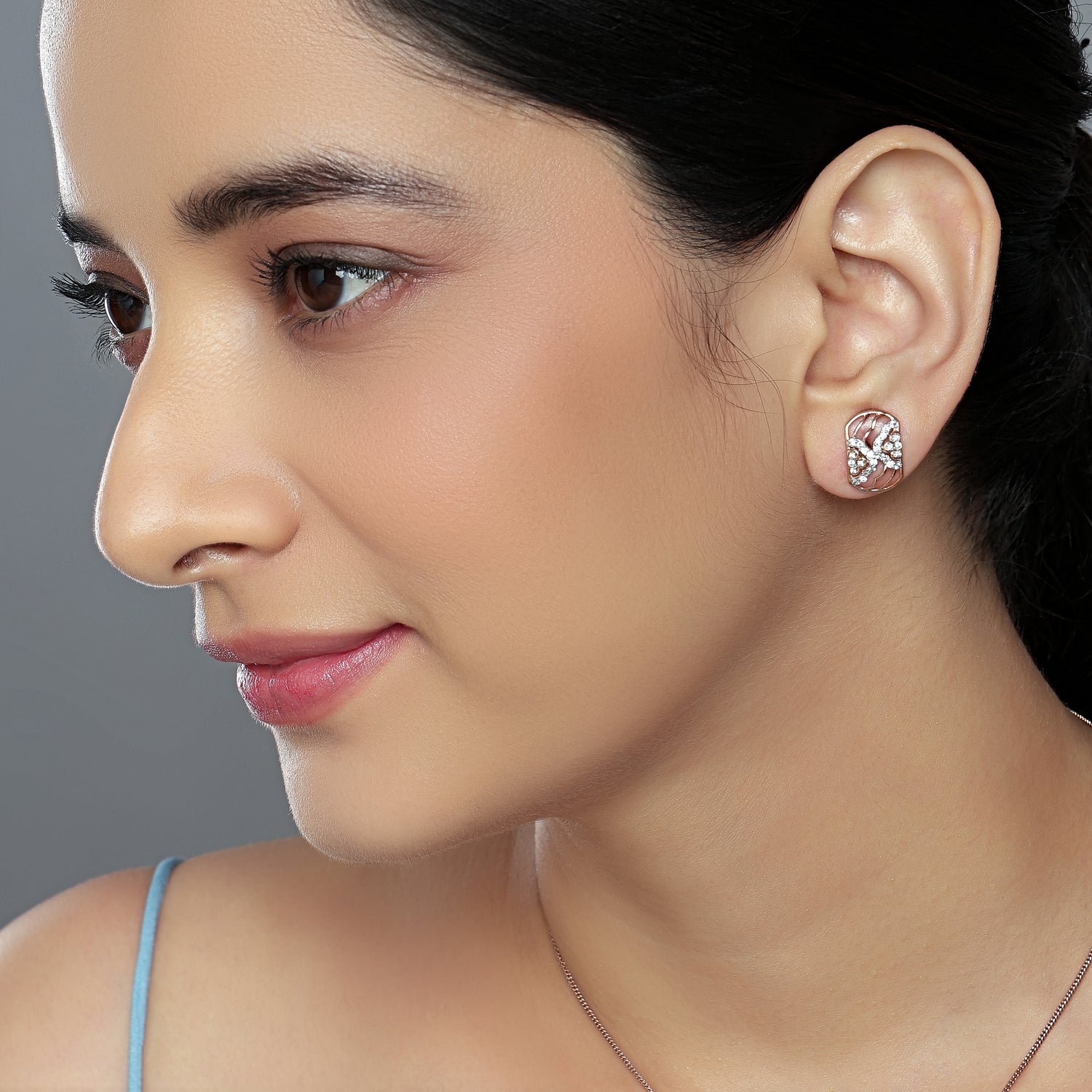 Graceful Openwork Stud Earrings with Flowing Vintage Charm