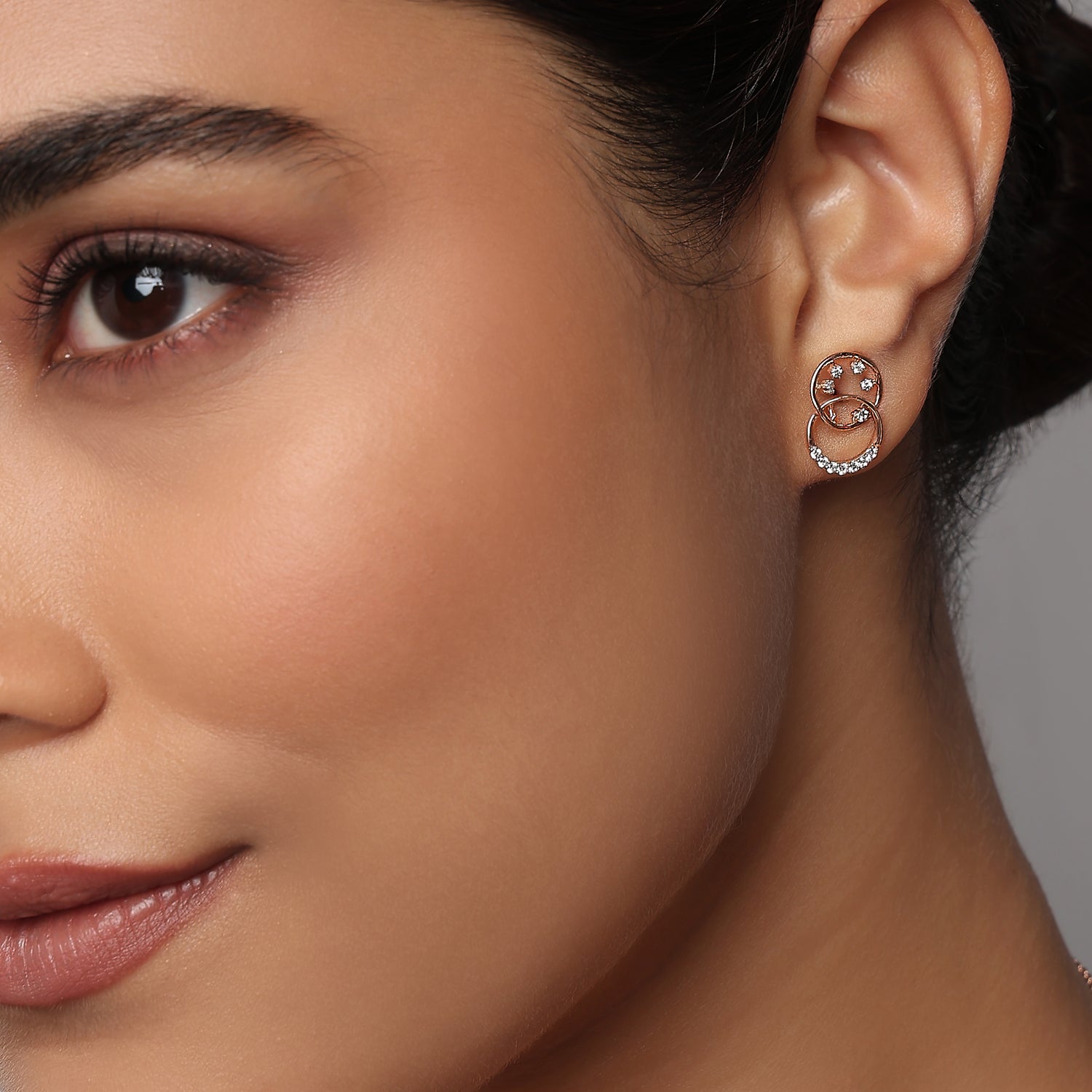 Radiant Interlocking Double Circle Stud Earrings Crafted for Timeless Elegance