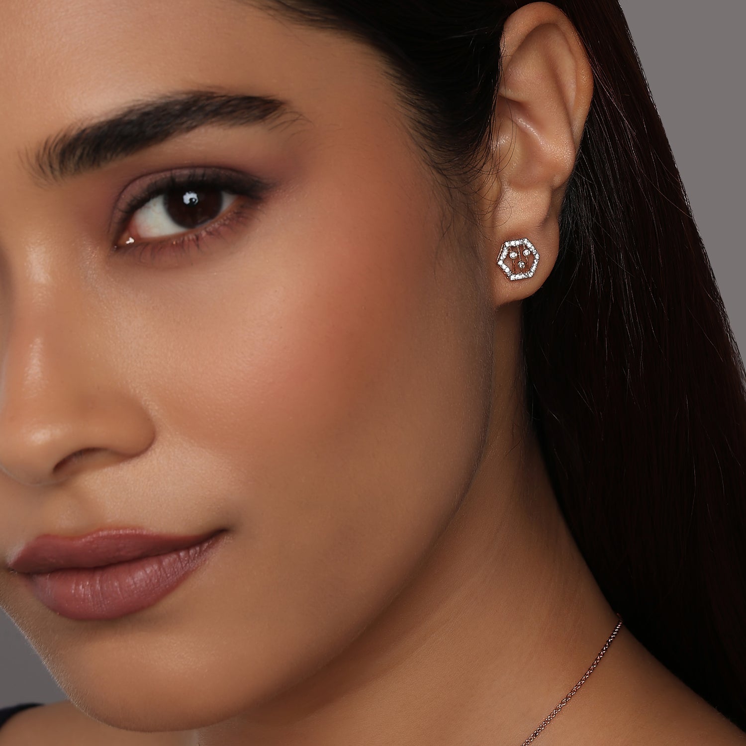 Radiant Hexagonal Geometric Stud Earrings For Timeless And Modern Elegance