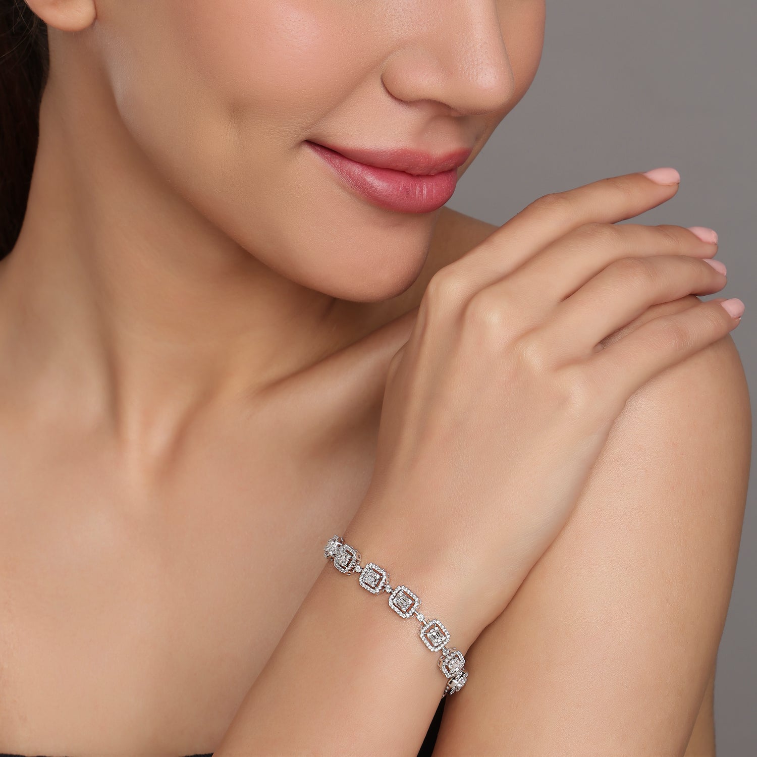 A Majestic Tennis Bracelet with Architectural Elegance and Grace