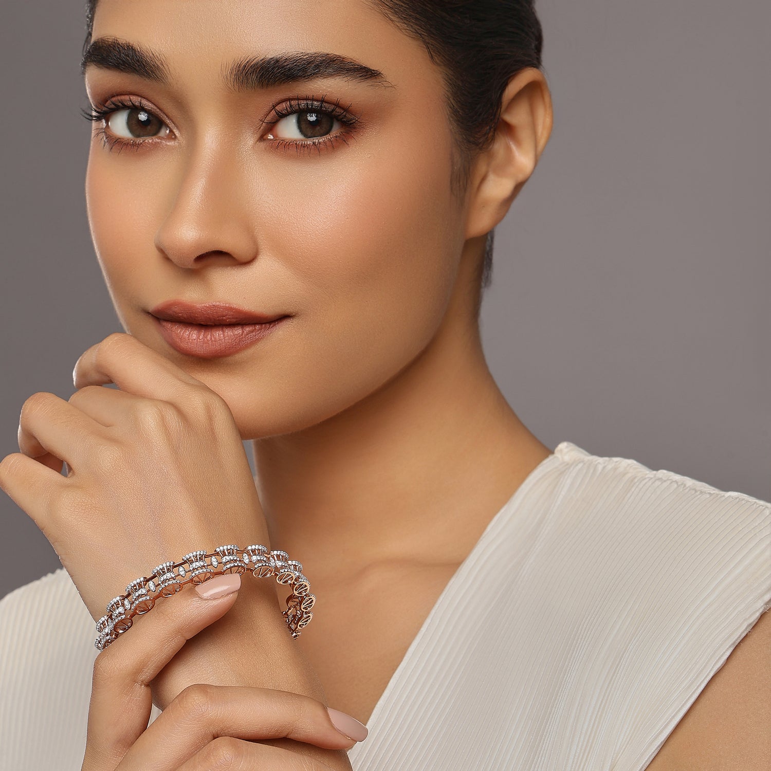 Exquisite Circular Motif Bangle with Radiant Stone Detailing