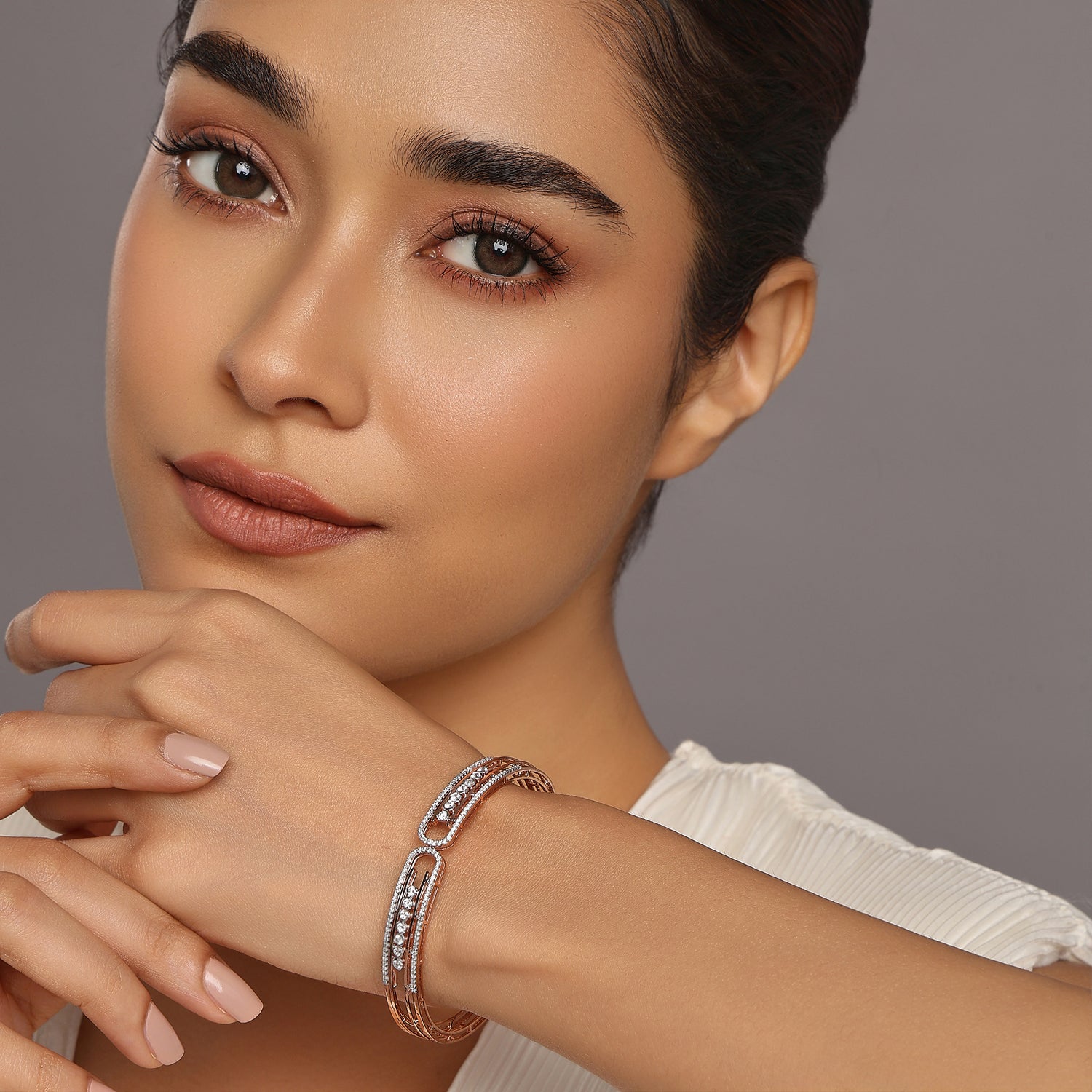 Modern Linked Frame Bangle with Shimmering Stone Highlights