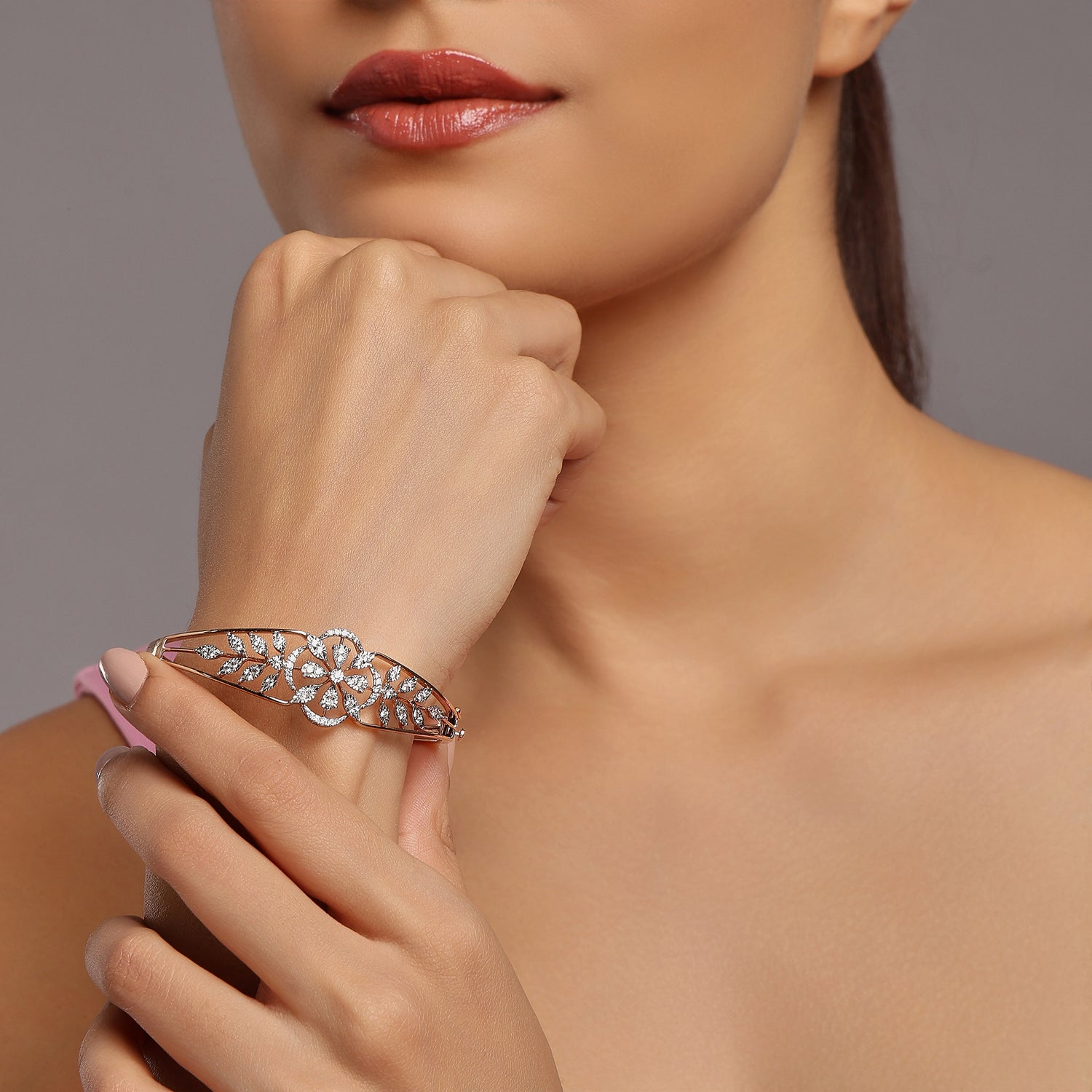 Circular Pattern Womens Bangle for Festive and Wedding Elegance
