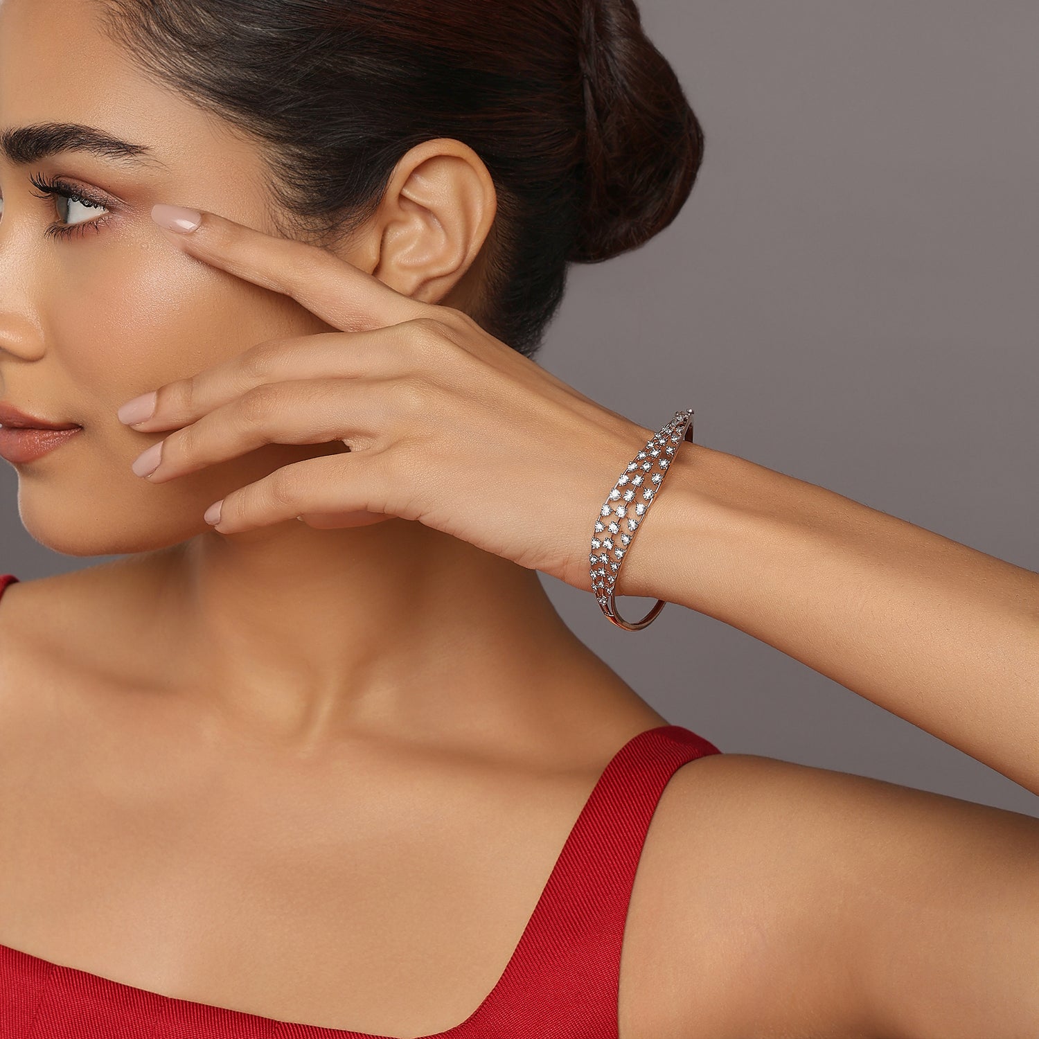 Teardrop Pattern Womens Bangle for Elegant Festive Wear