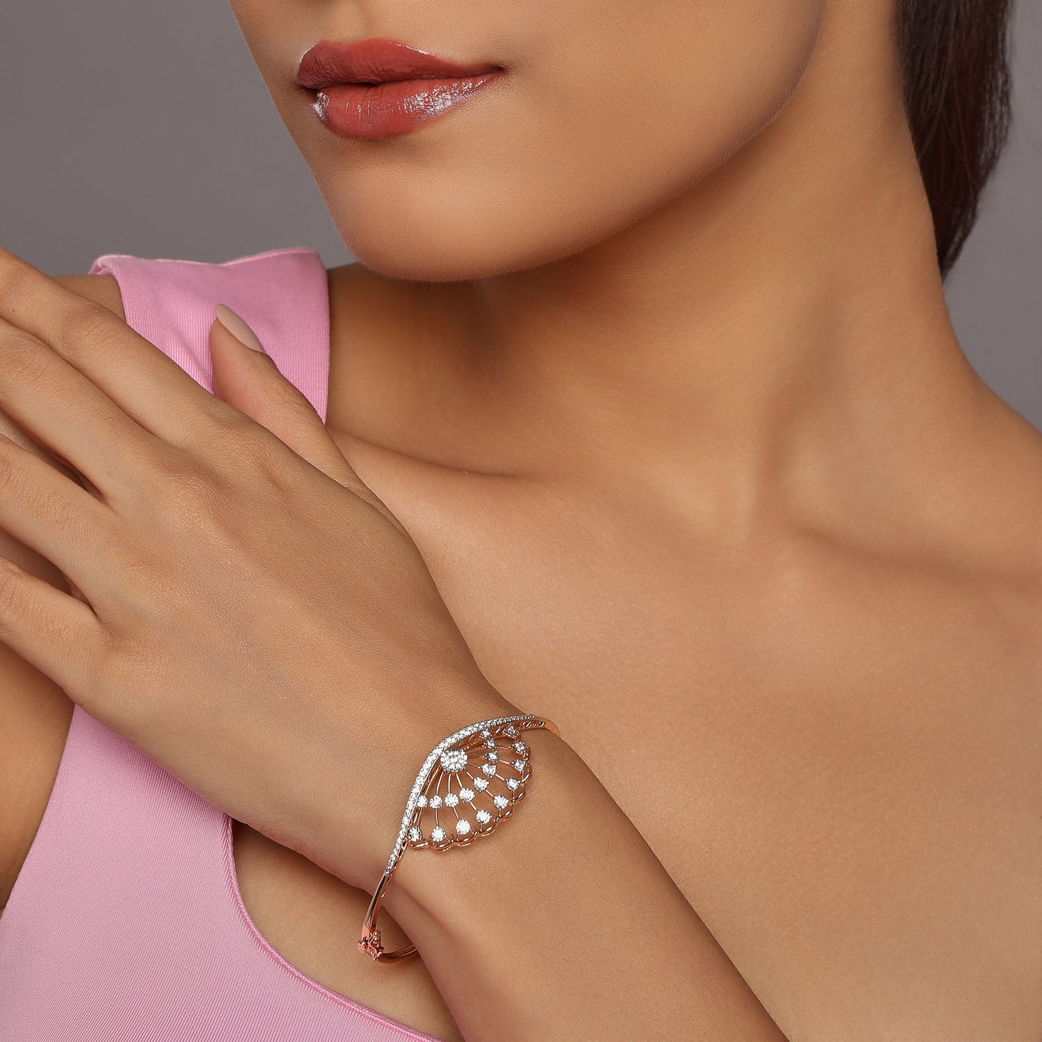 Elegant Fan Motif Womens Bangle for Festive and Wedding Occasions