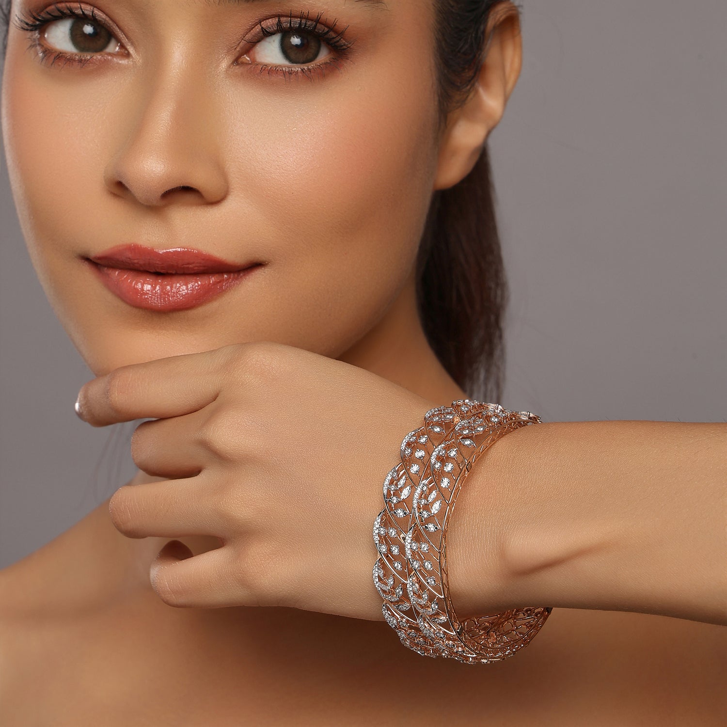 Contemporary Dual Band Womens Bangle with Open-Link Detailing