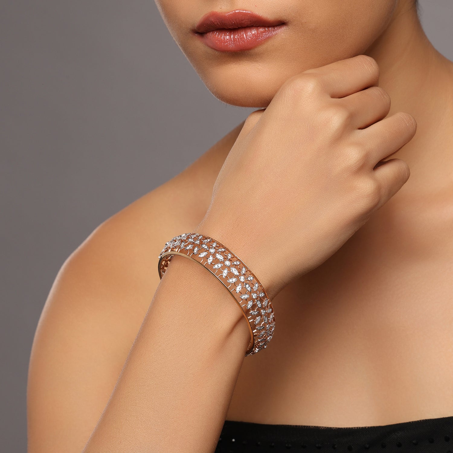 Regal Floral Mesh Bangle with Exquisite Stone Embellishments