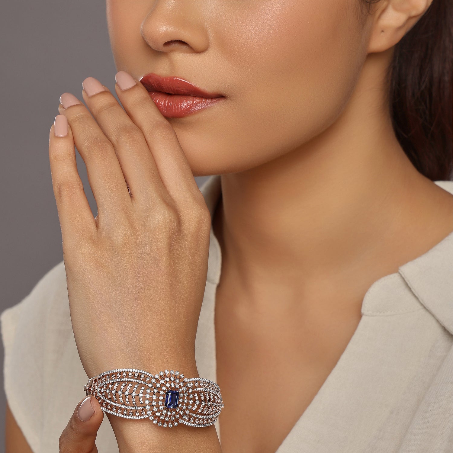 Majestic Radiant Halo Bangle with Intricate Openwork Detailing