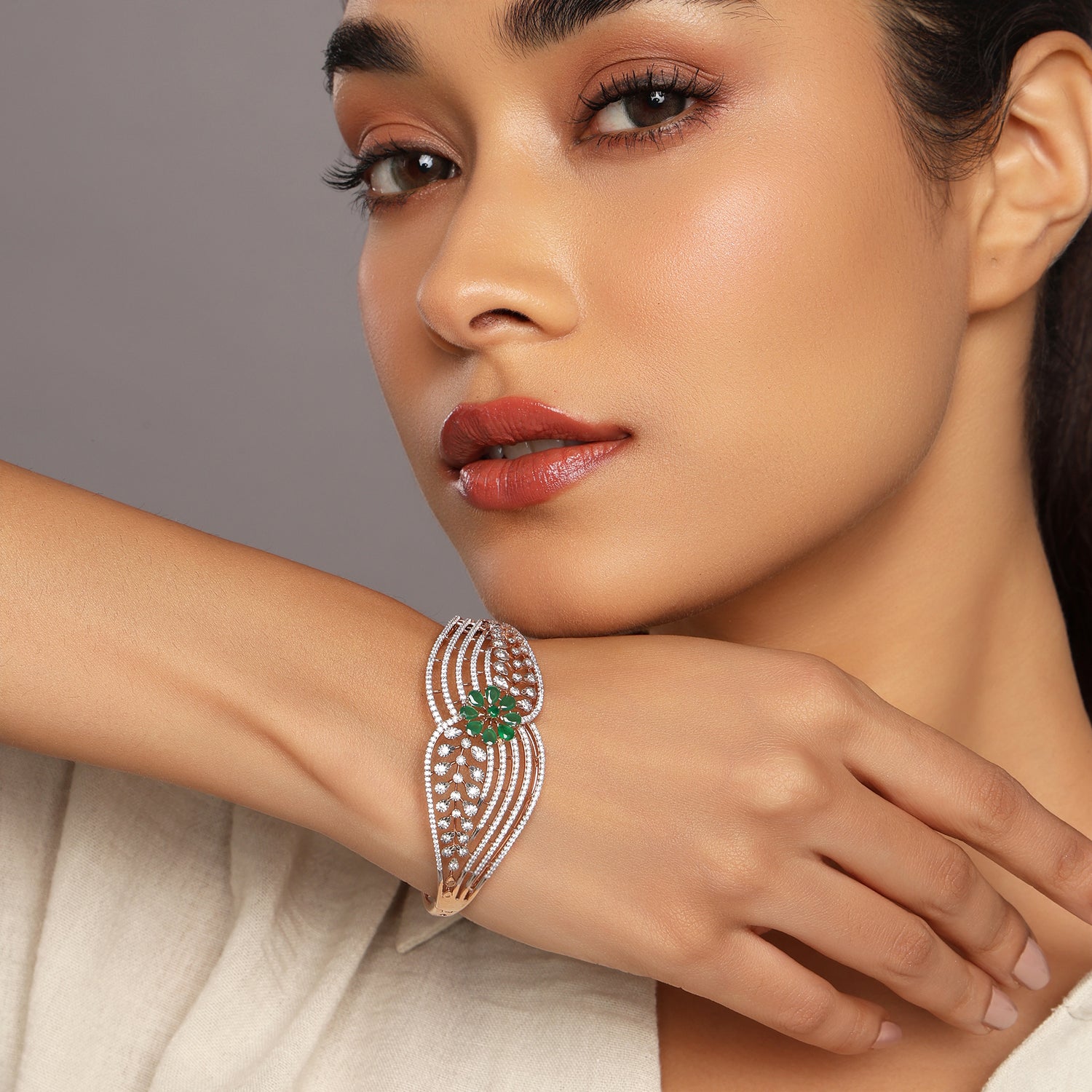 Elegant Floral Leaf Bangle with Intricate Openwork Design