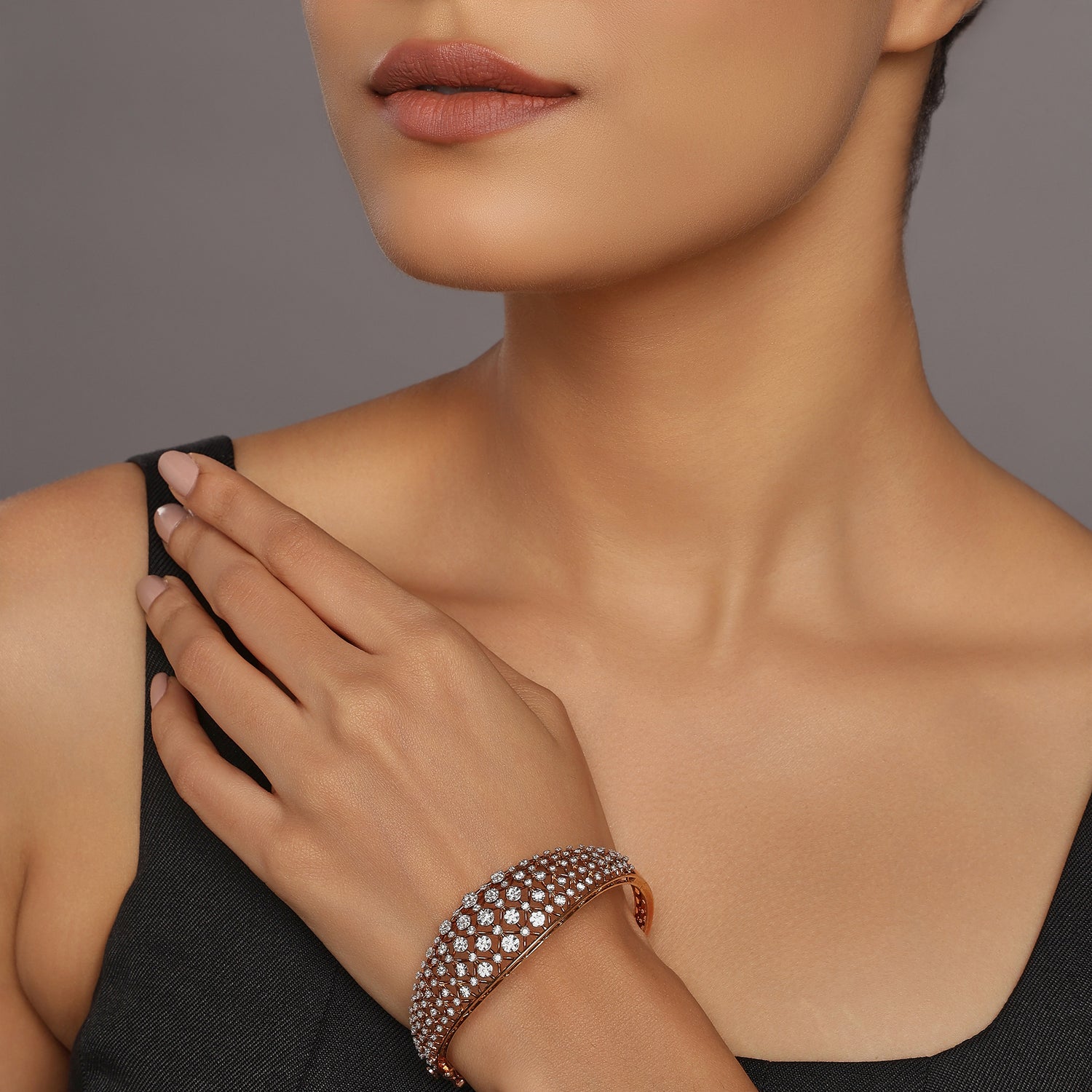 Intricate Net Pattern Womens Bangle for Grand Indian Occasions