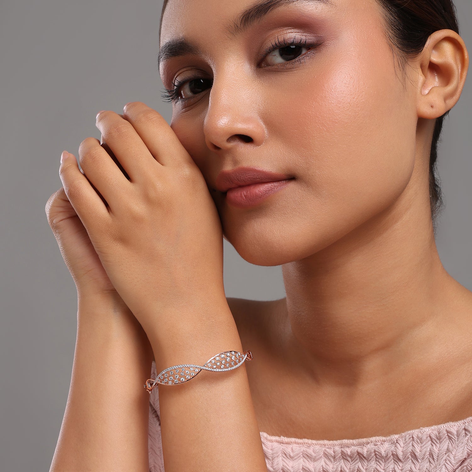 Woven Infinity Design Womens Bangle for Festive and Party Wear
