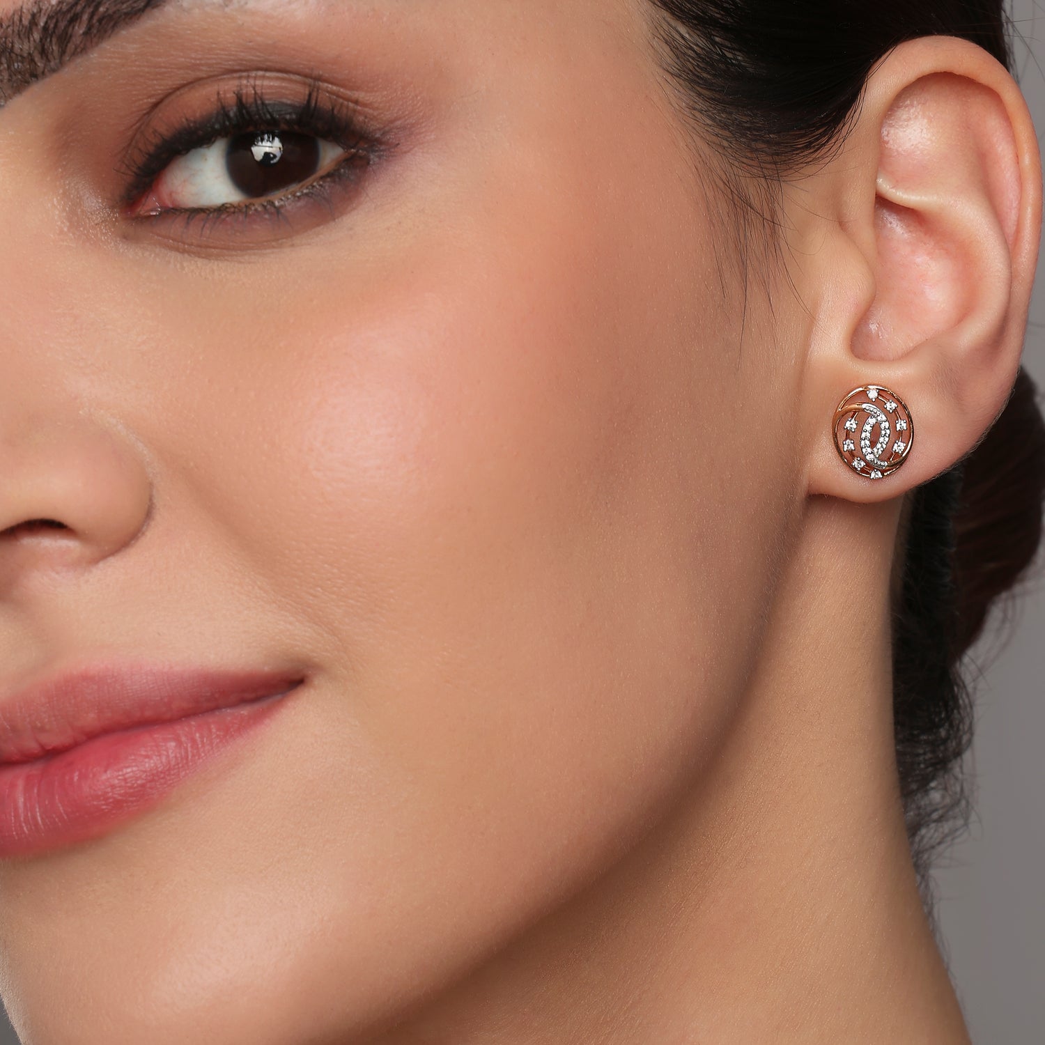 Graceful Interlocking Circle Stud Earrings with Sparkling Accents