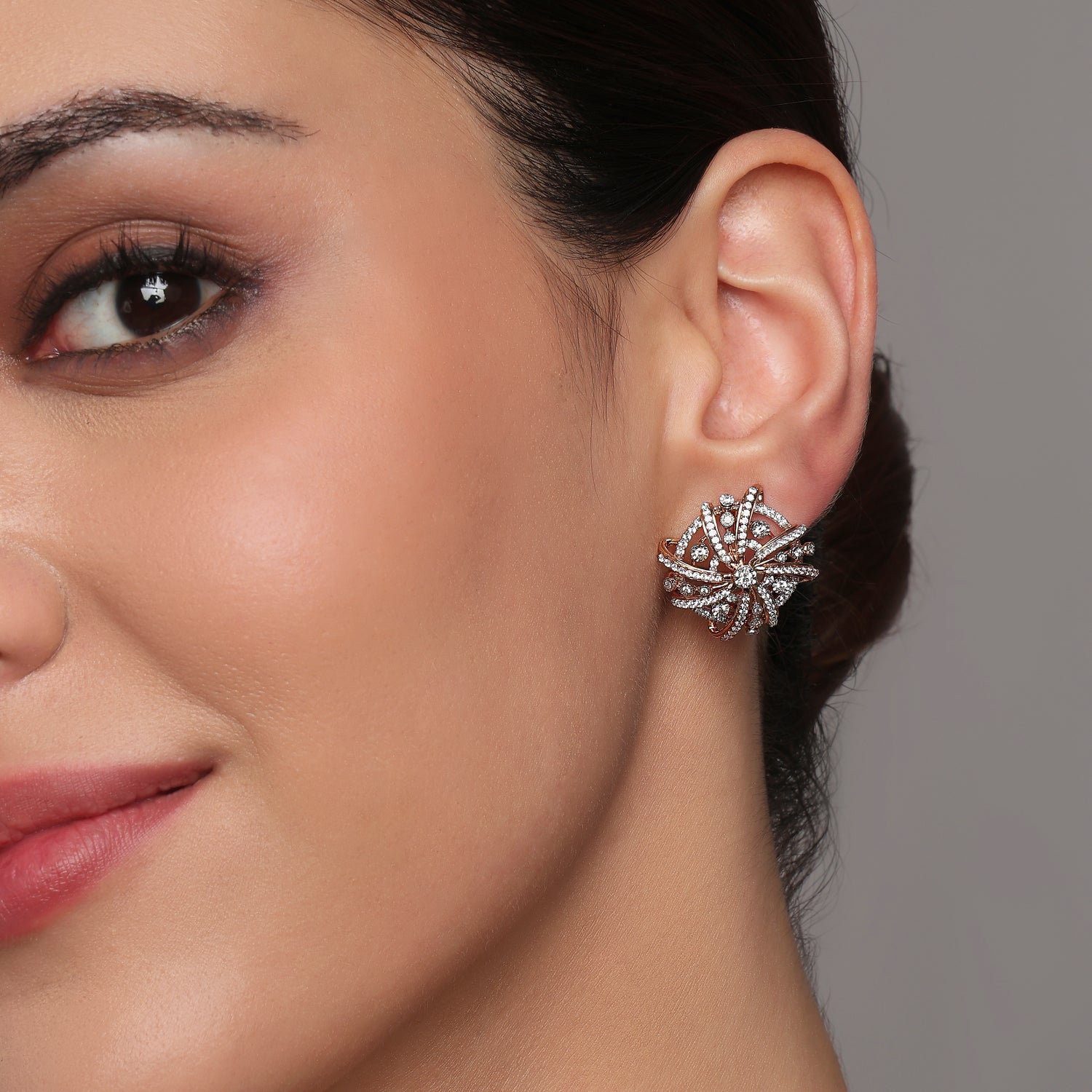 Intricate Swirl-Design Stud Earrings with Modern Elegance