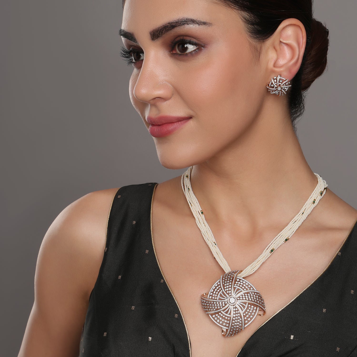 Exquisite Spiral Motif Pendant and Matching Stud Earring Jewelry Set