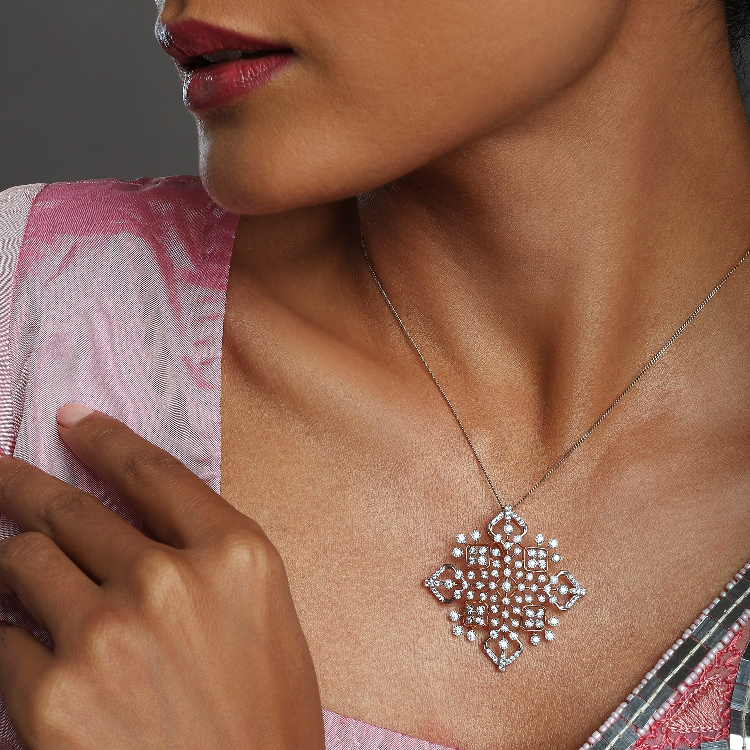 Royal Geometric Bloom Pendant with Intricate Filigree Craftsmanship