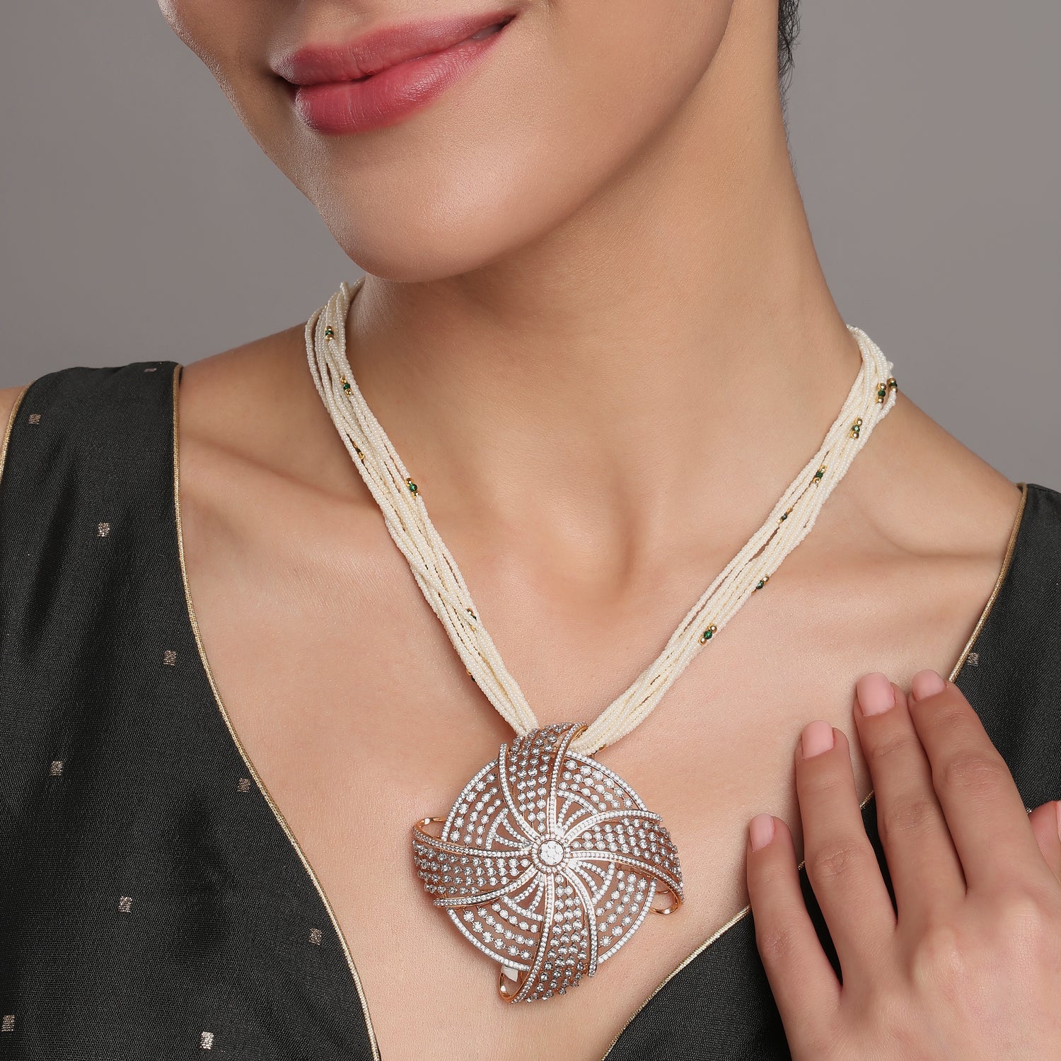 Radiant Swirl-Pattern Pendant with Intricate Circular Brilliance