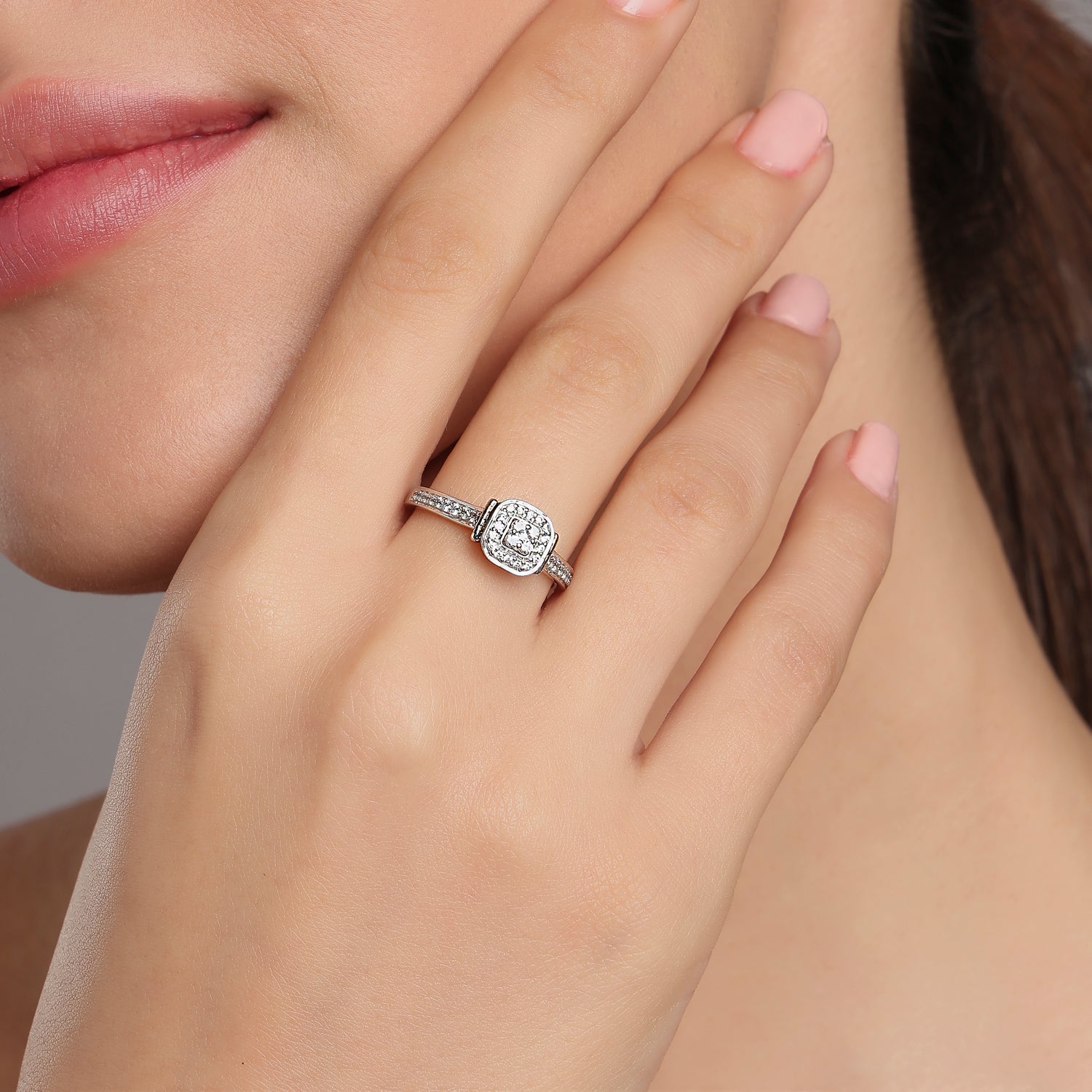 Classic Halo Designer Ring With Intricate Craftsmanship