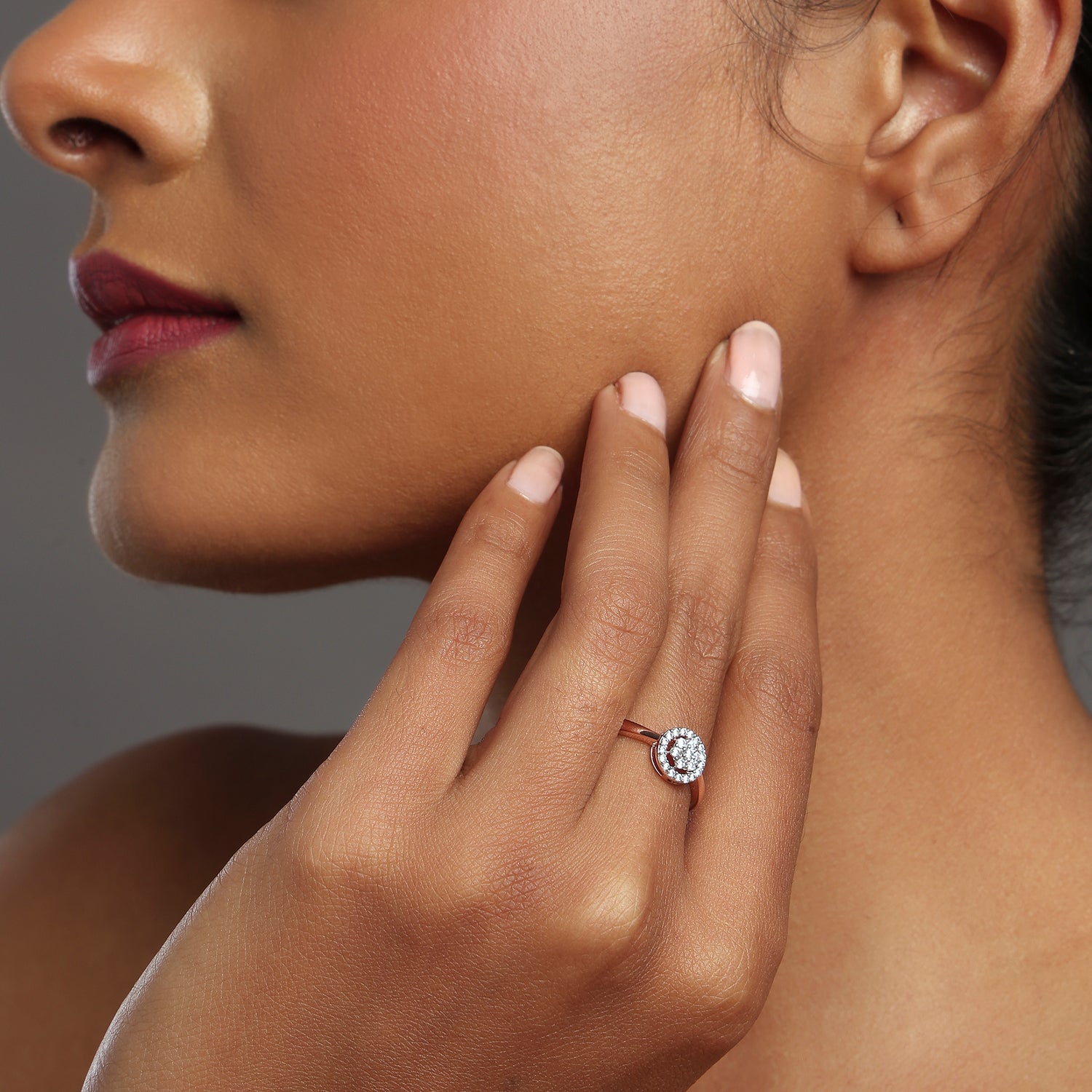 Timeless Halo Cluster Ring with Sparkling Round Centerpiece