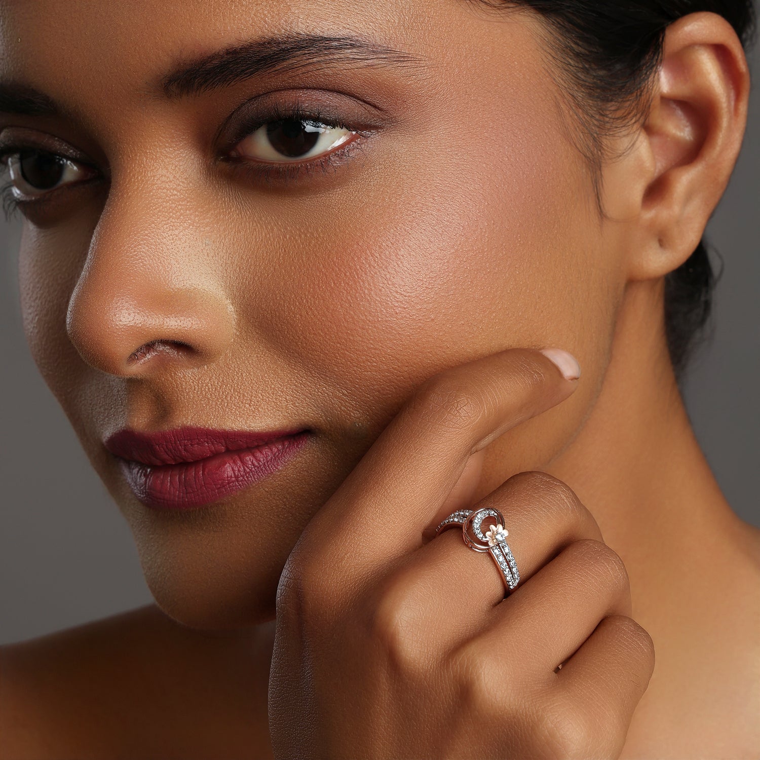 Interloop Infinity Ring With Dual Curve Design