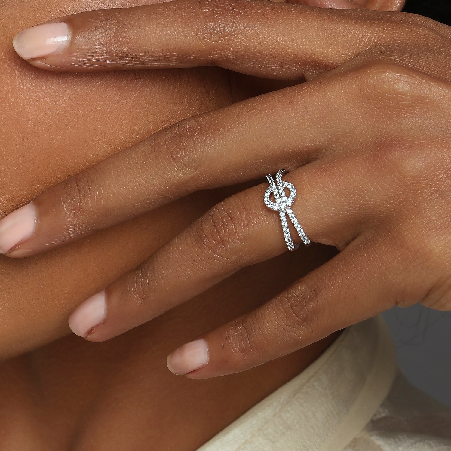 Interlocking Halo Ring With Dual-Band Design