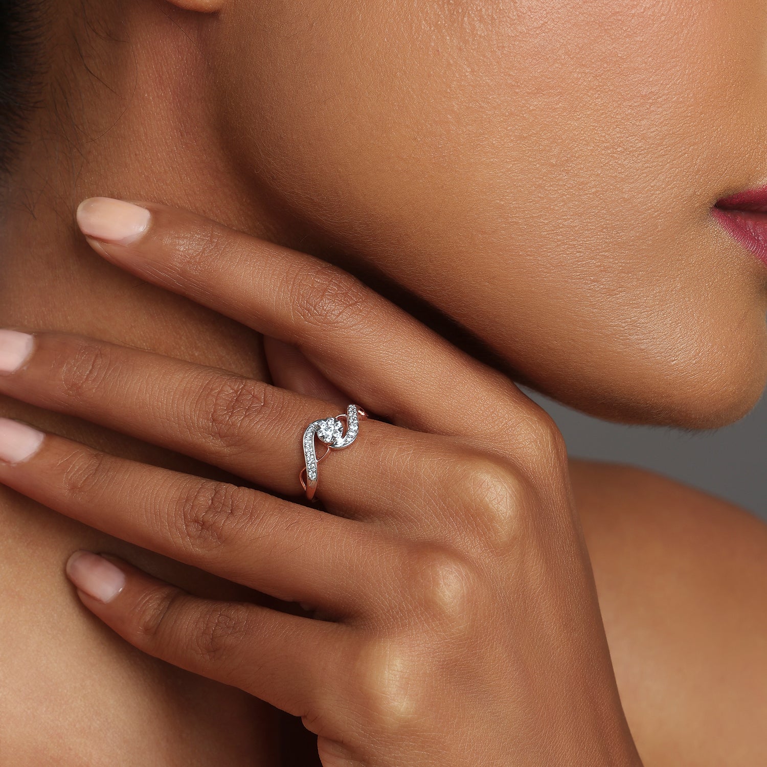 Elegant Wave-Inspired Ring with Sparkling Circular Centerpiece