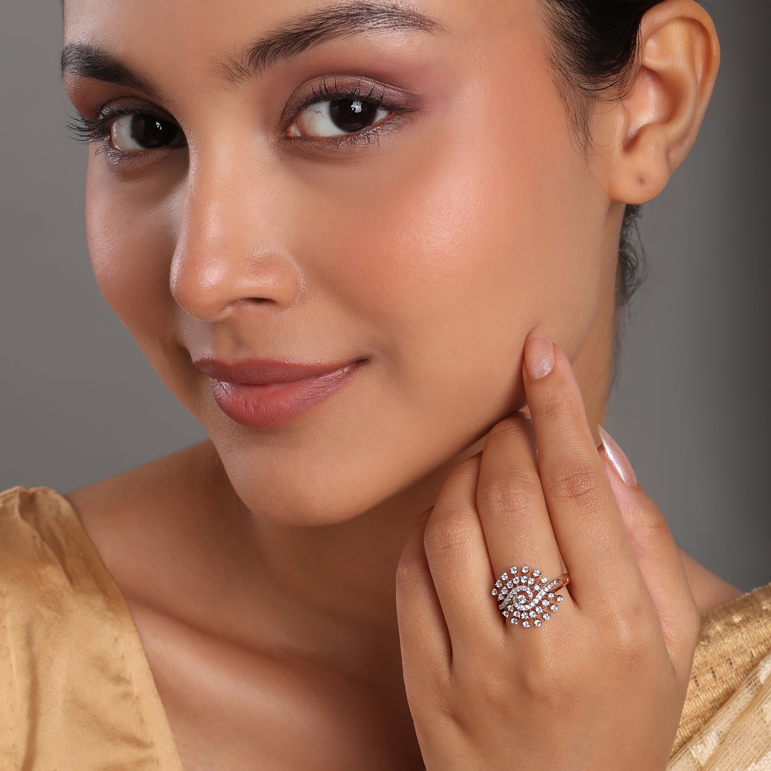 Nature-Inspired Leaf Cluster Ring With Contemporary Design