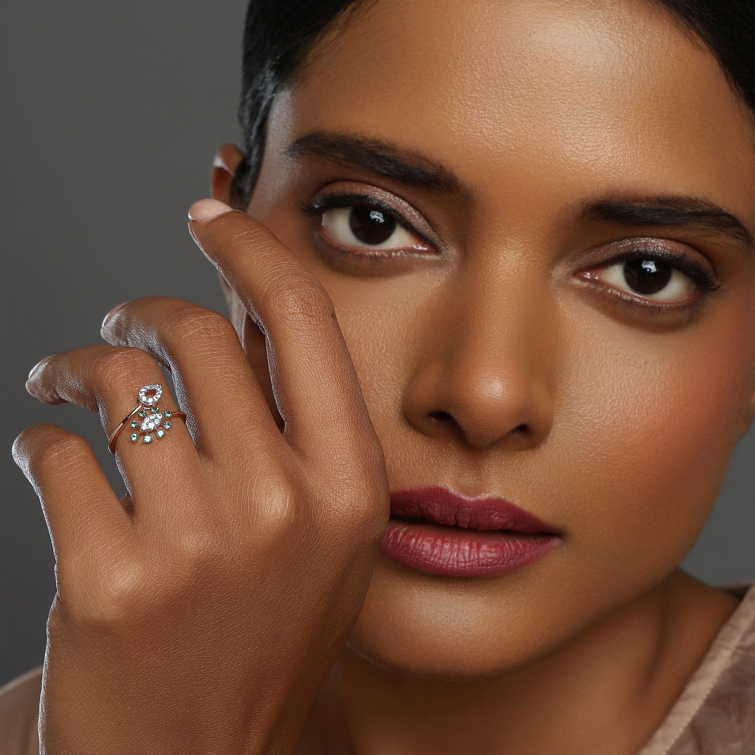 Graceful Leaf-Inspired Crossover Ring with Shimmering Stone Accents