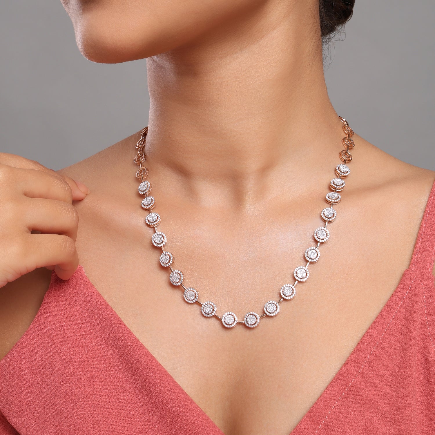 Timeless Circle Link Necklace with Refined Classic Elegance