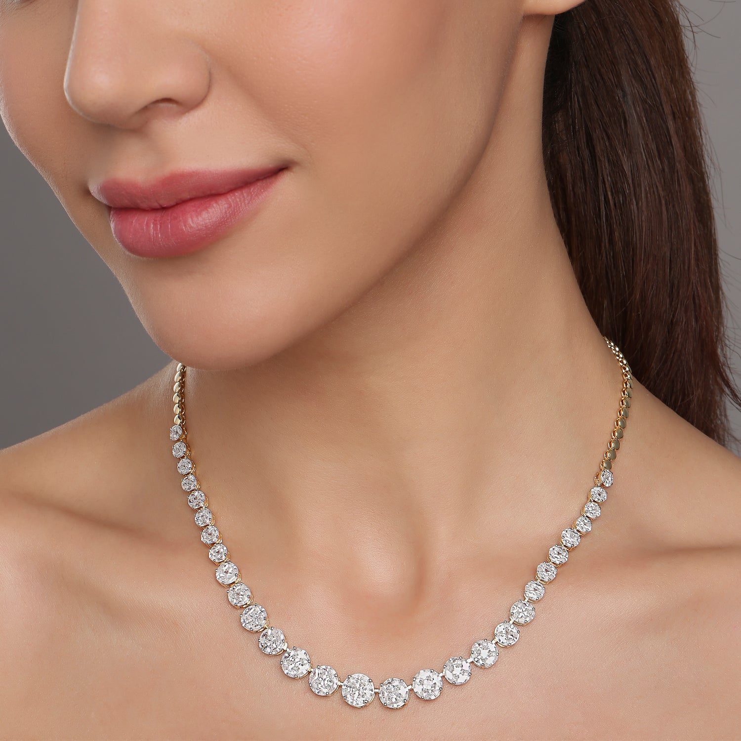 A Timeless Circle Cascade Necklace with Graceful Graduated Detailing
