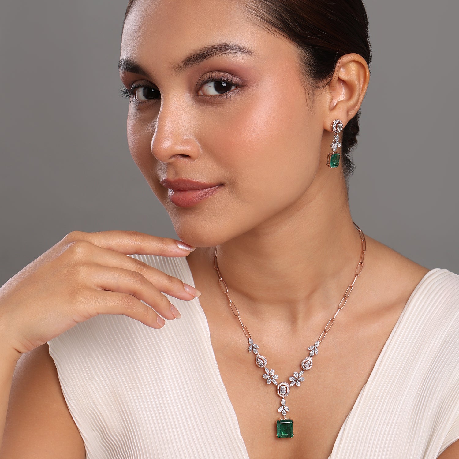Exquisite Emerald Cut Green Stone Floral Link Necklace Set