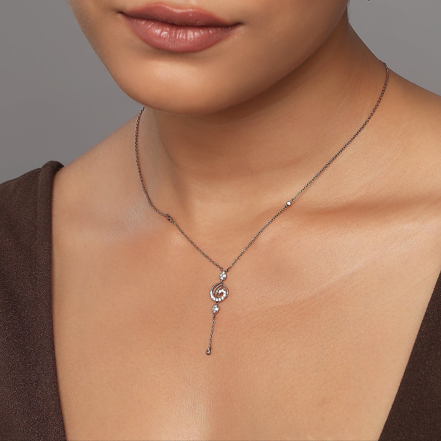 Exquisite Romantic Swirl Diamond Droplet Necklace For Elegant Daily Wear