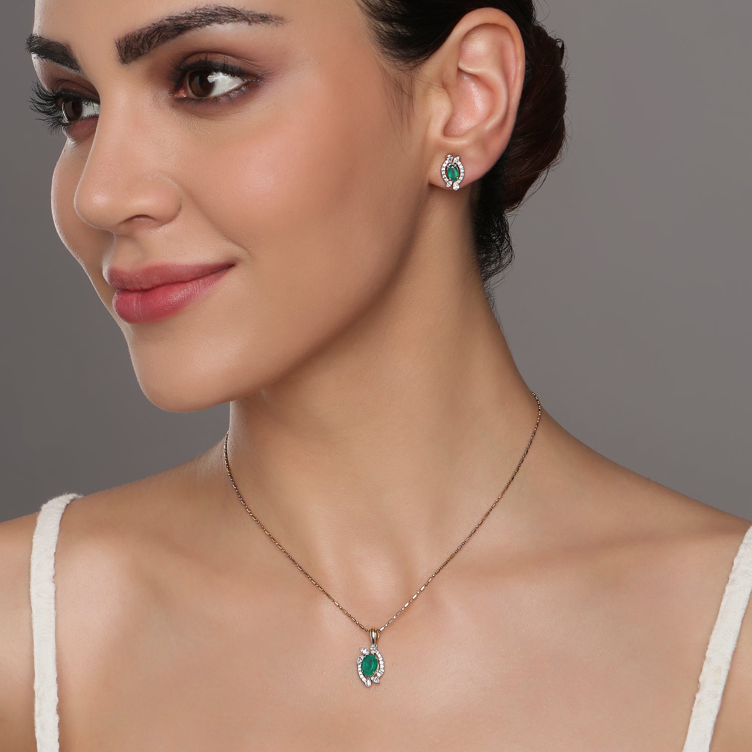 Graceful Oval Green Stone and Cluster Petal Diamond Jewelry Set