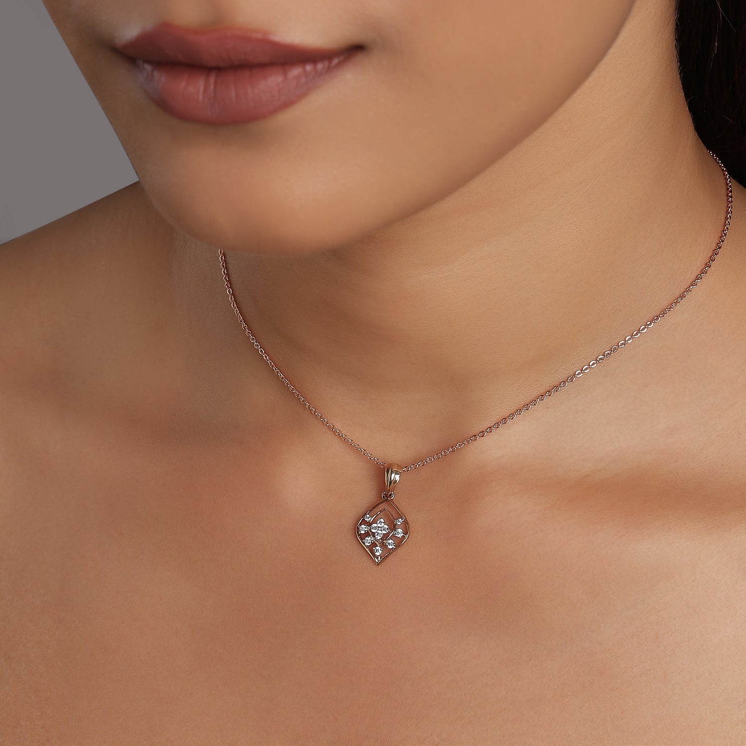 Elegant Floral Petal Motif Pendant for Graceful Everyday Radiance
