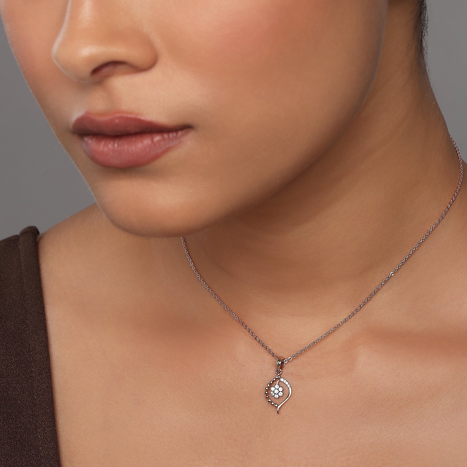 Elegant Floral Petal Motif Pendant For Sophisticated Everyday Wear