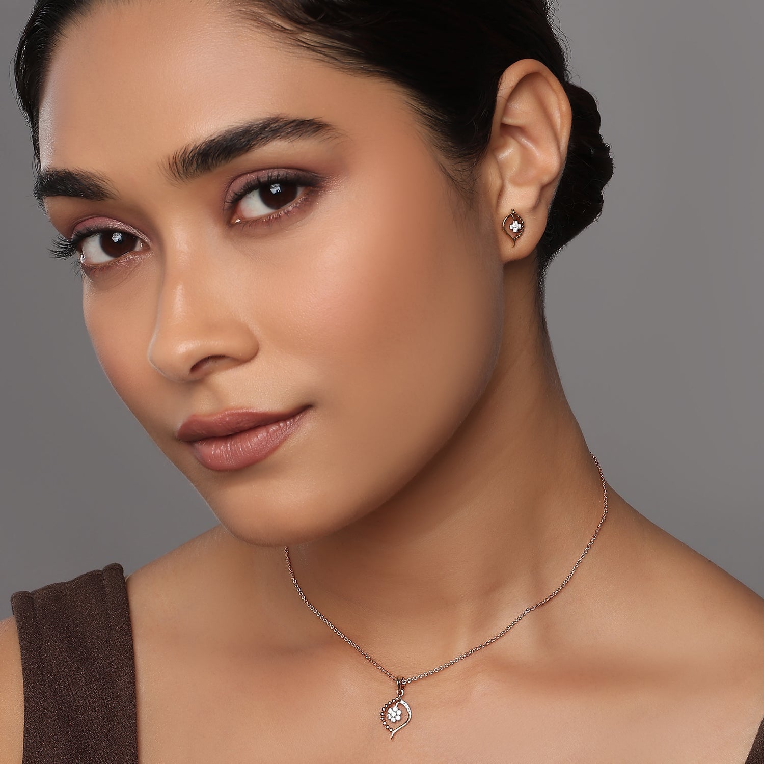 Exquisite Romantic Floral Leaf Inspired Pendant and Stud Earring Set
