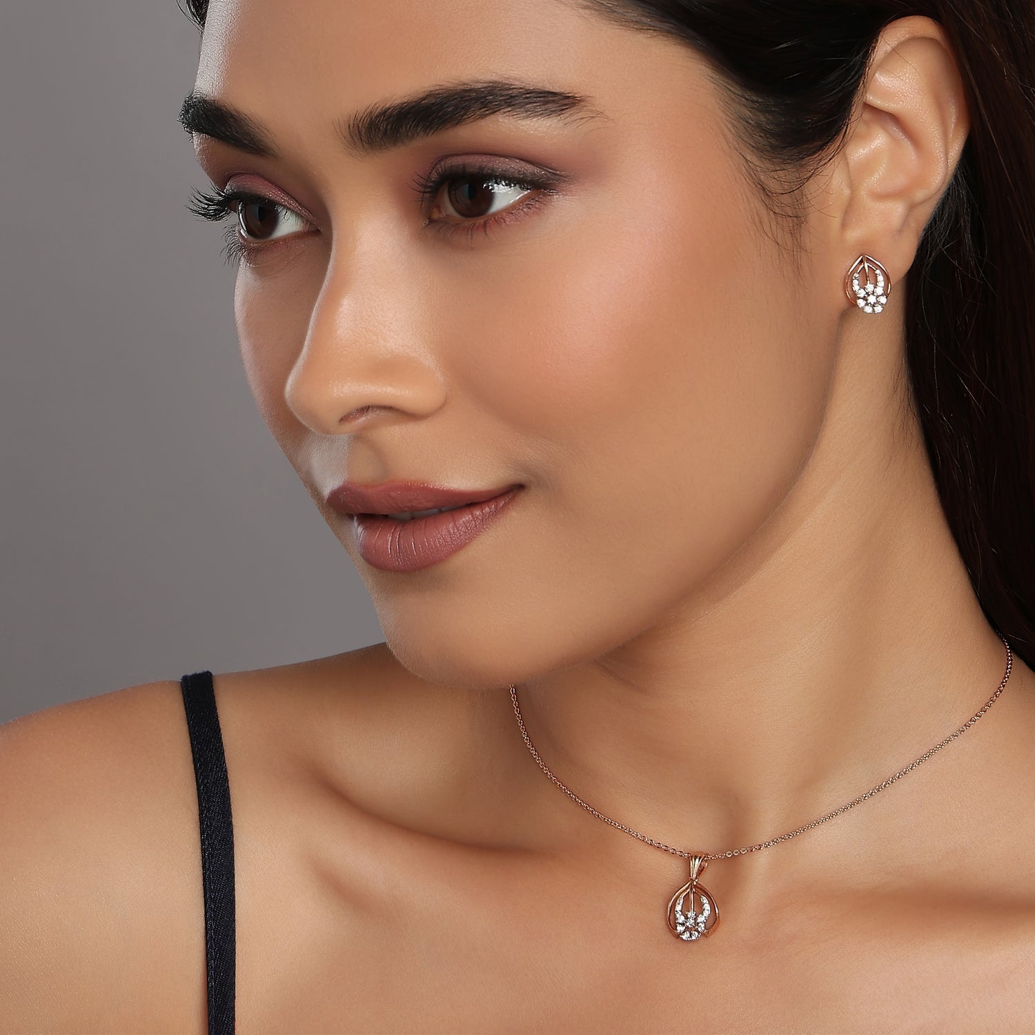 Elegant Floral Filigree Teardrop Pendant and Matching Stud Earring Set