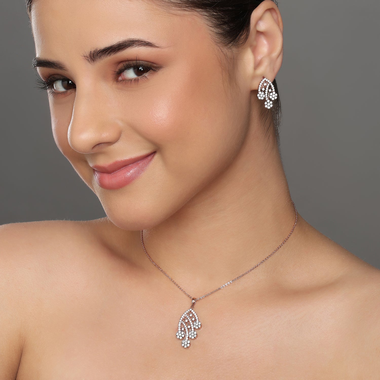 Exquisite Radiant Floral Lattice Pendant with Matching Statement Stud Earrings
