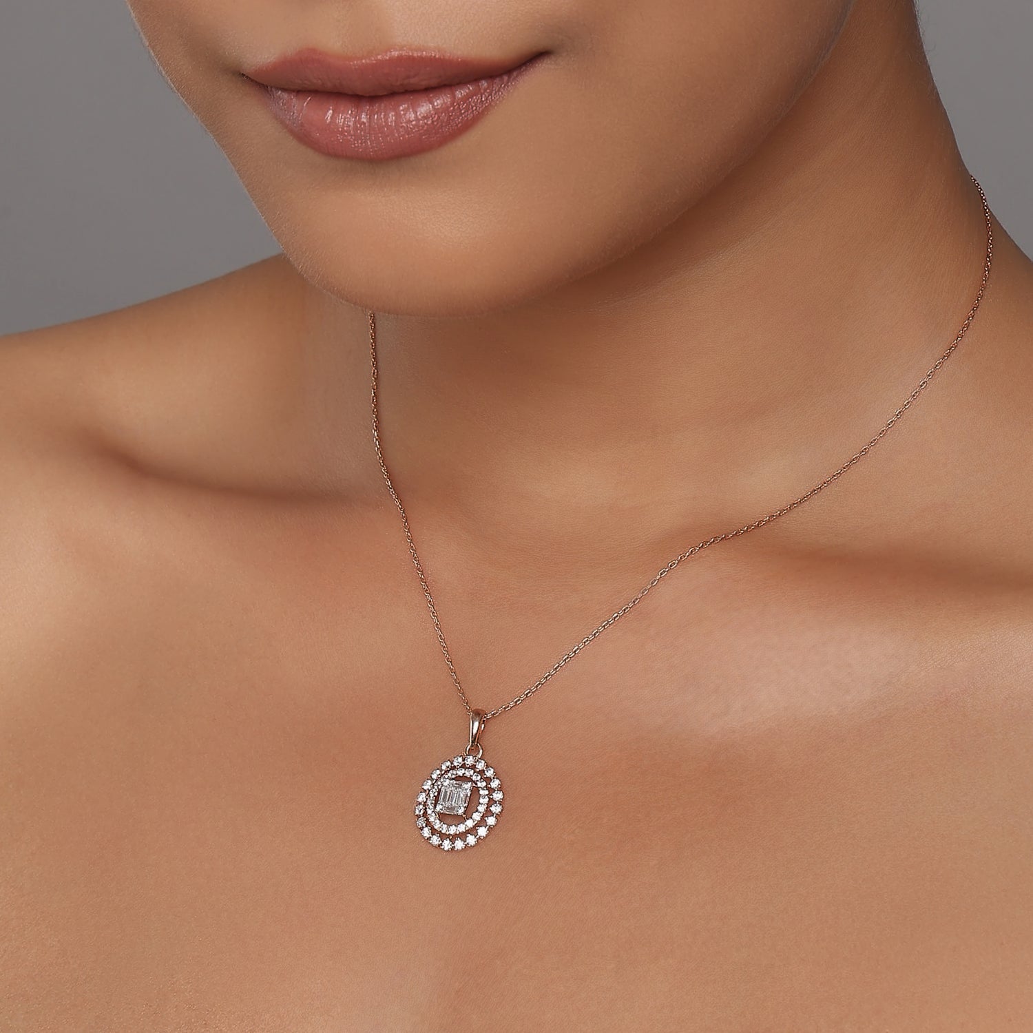 Elegant Circular Halo Pendant with Radiant Center Baguette Cluster Motif