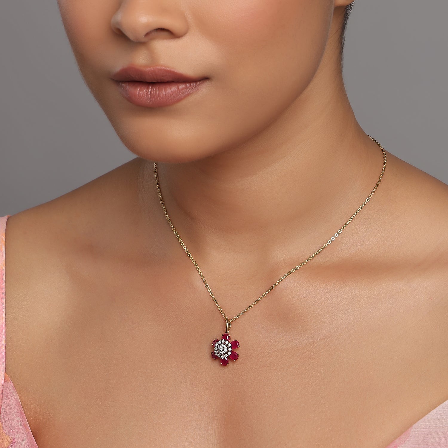 Radiant Floral Bloom Pendant with Shimmering Petals