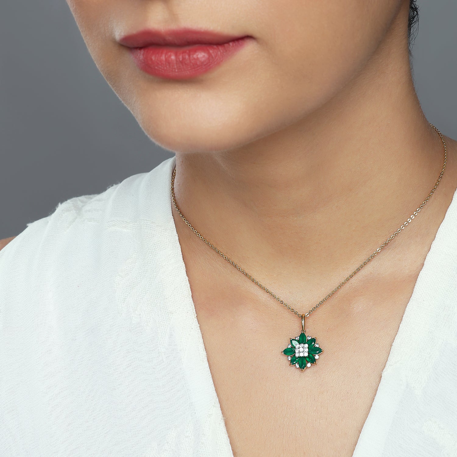 Radiant Floral Starburst Pendant with Timeless Elegance